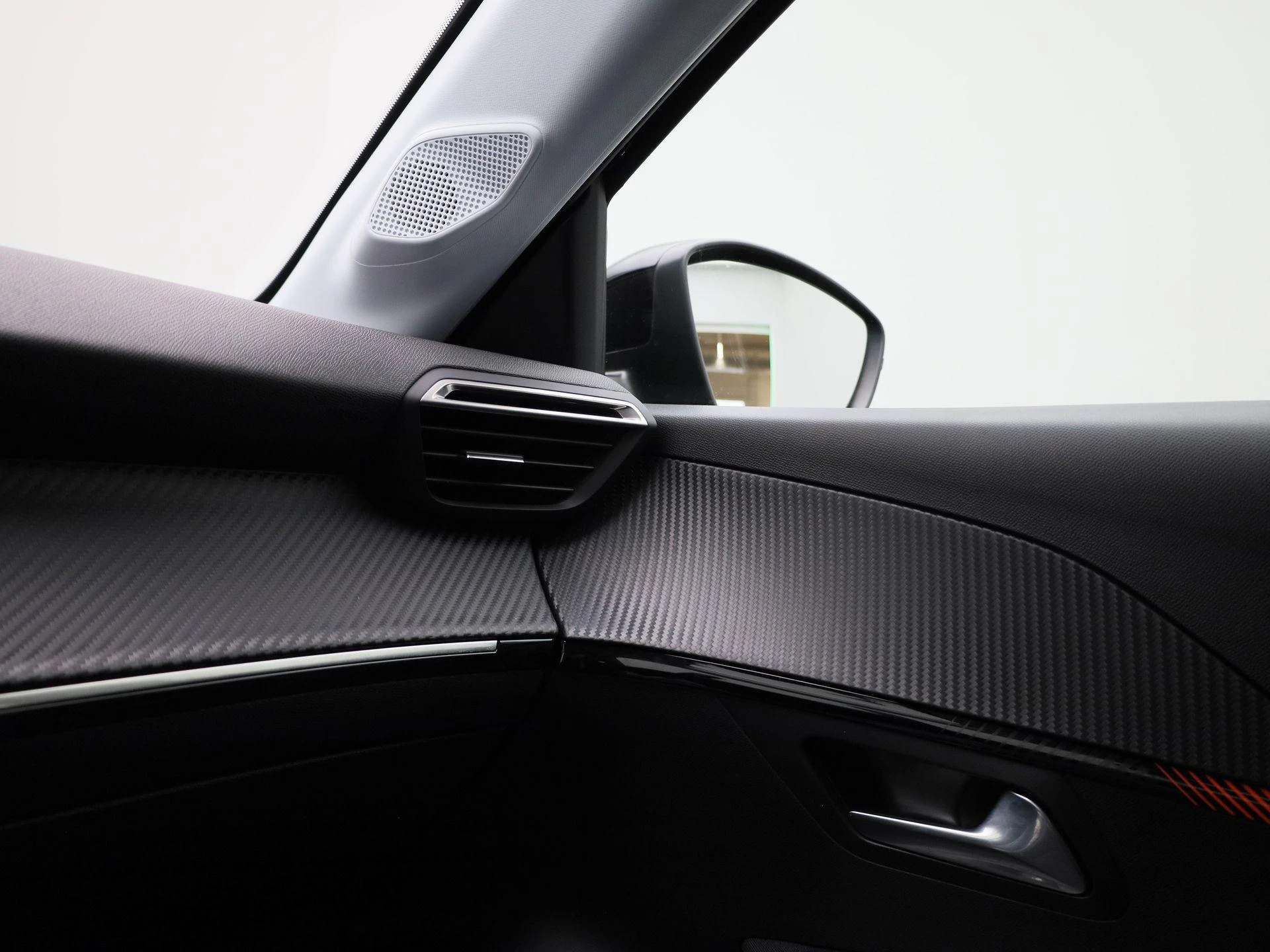 Peugeot-e-208-image-31