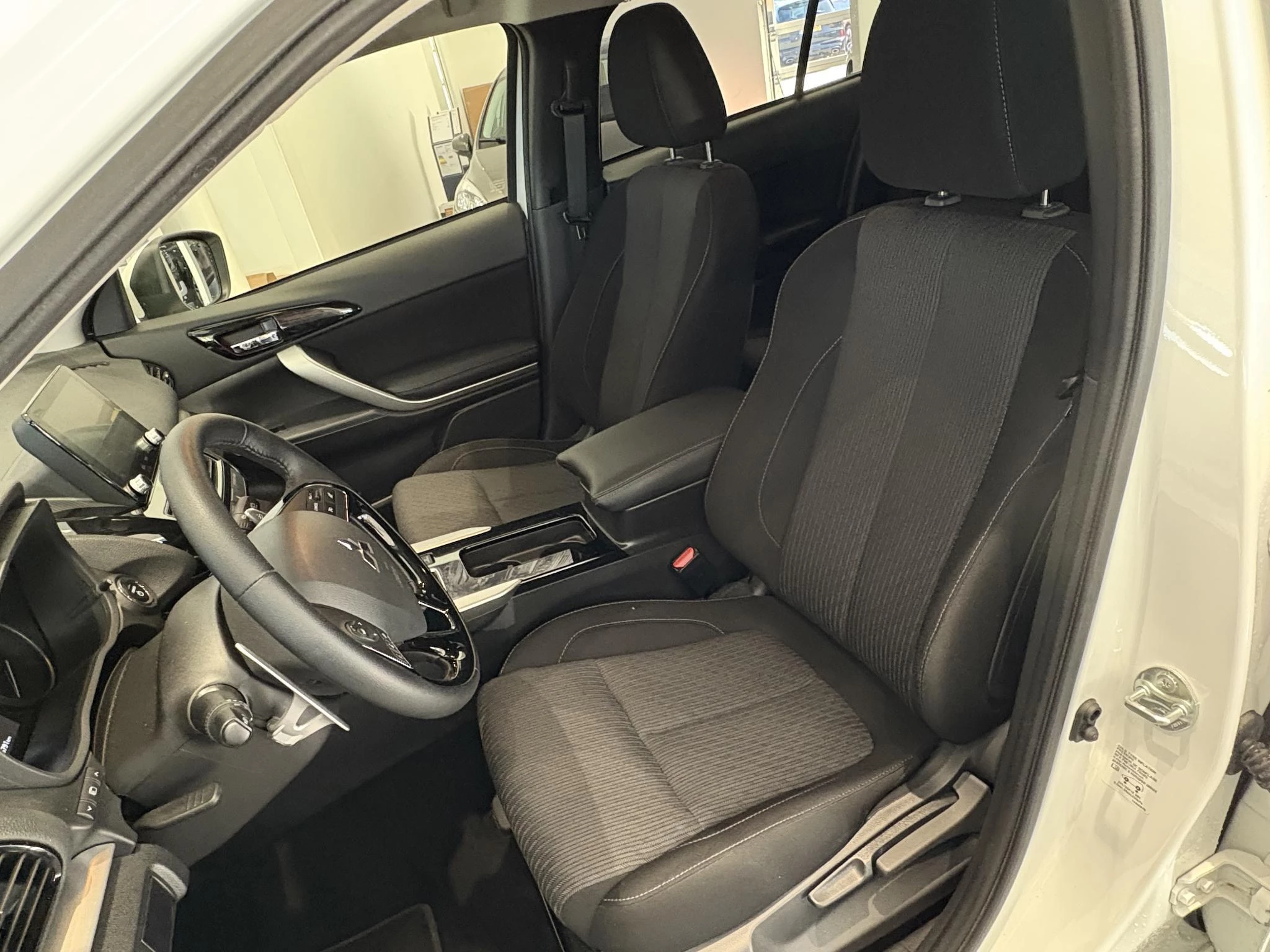 Mitsubishi-Eclipse Cross-image-9
