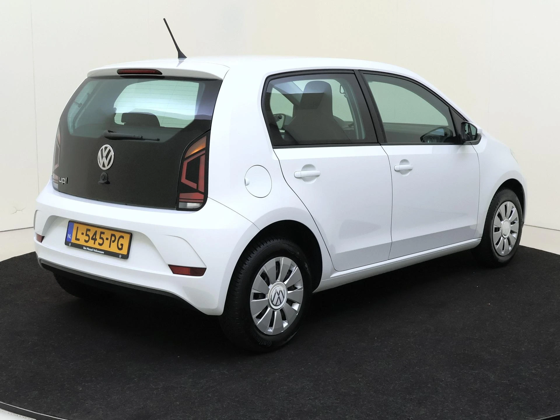 Volkswagen-up!-image-3