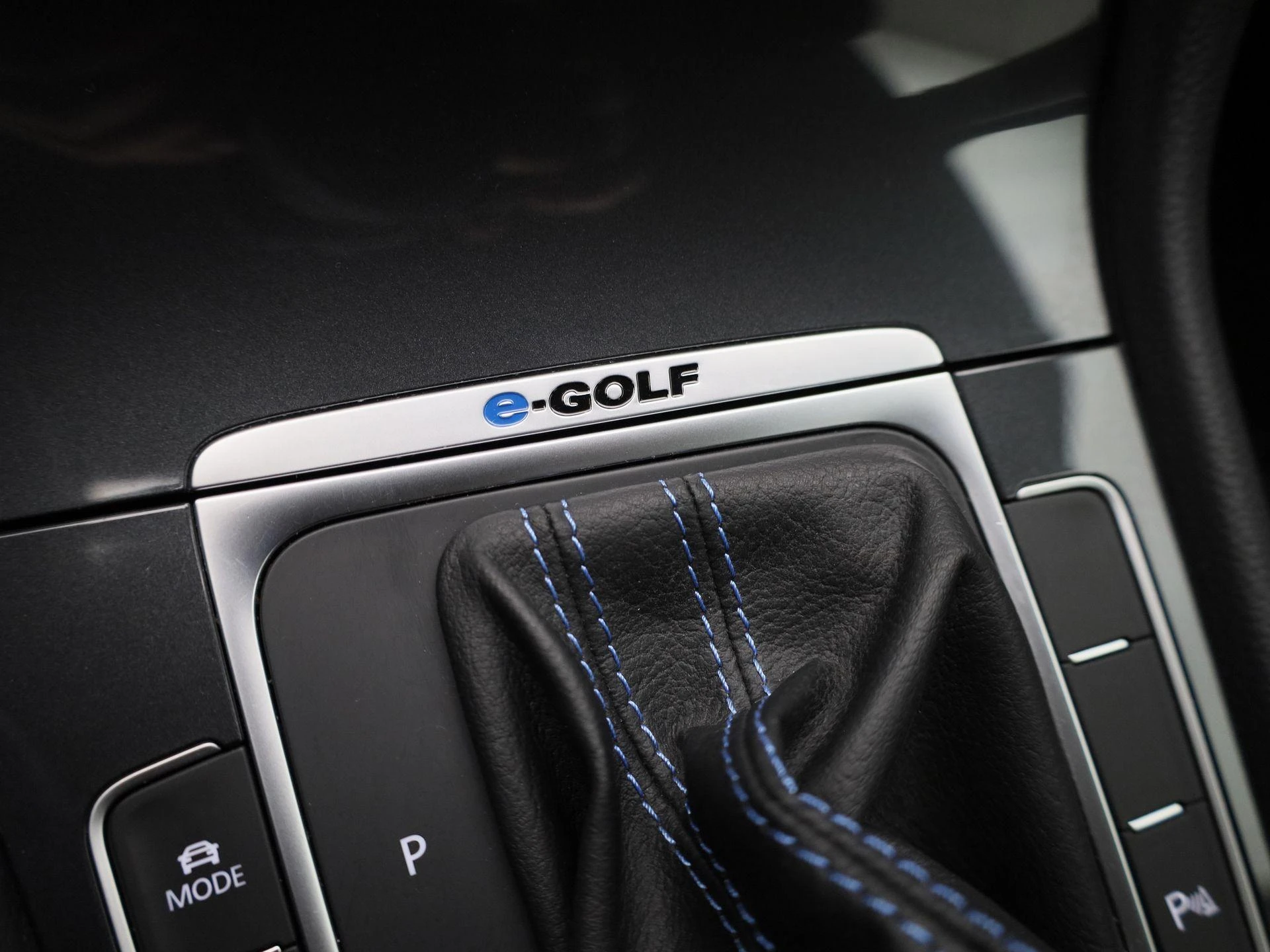 Volkswagen-e-Golf-image-23
