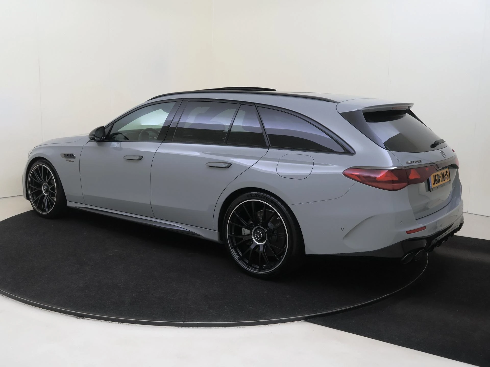 Mercedes-Benz-E-Klasse-image-5