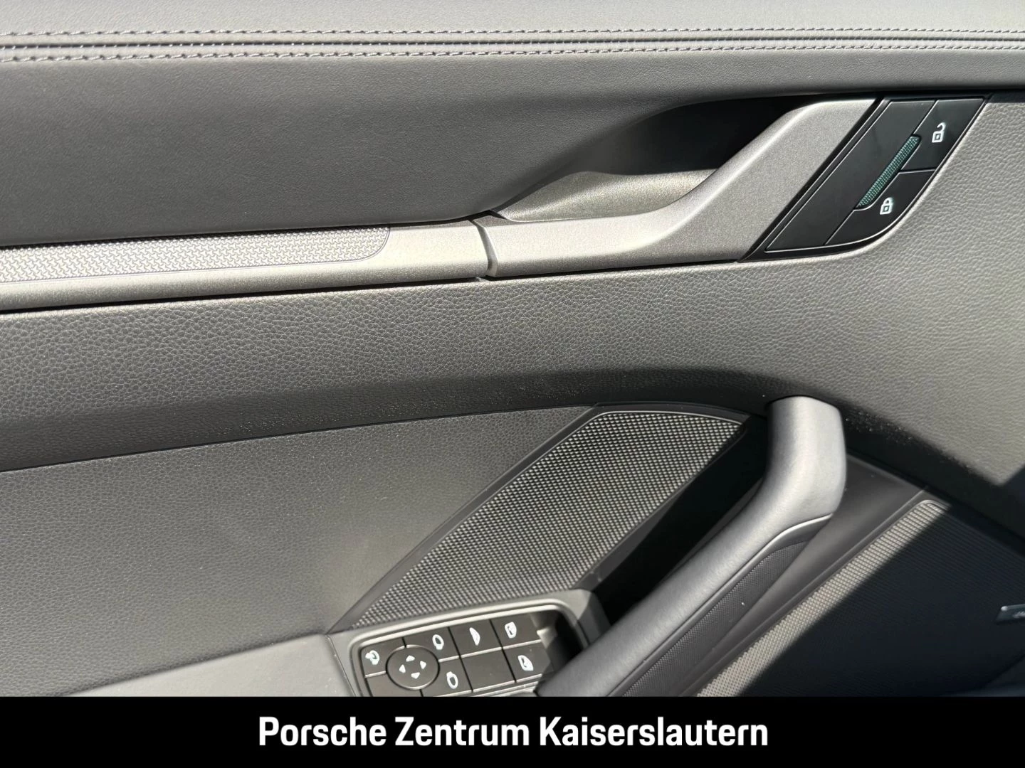Porsche 911 992 Carrera Cabrio Liftsystem-VA Sportabgas carrera