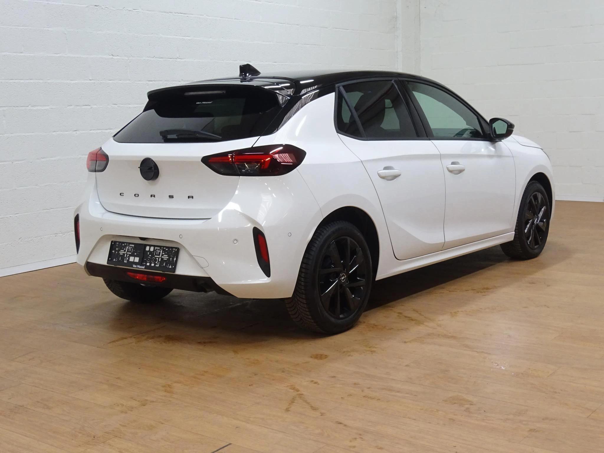 Opel Corsa 1.2 GS +gps+camera+park pilot