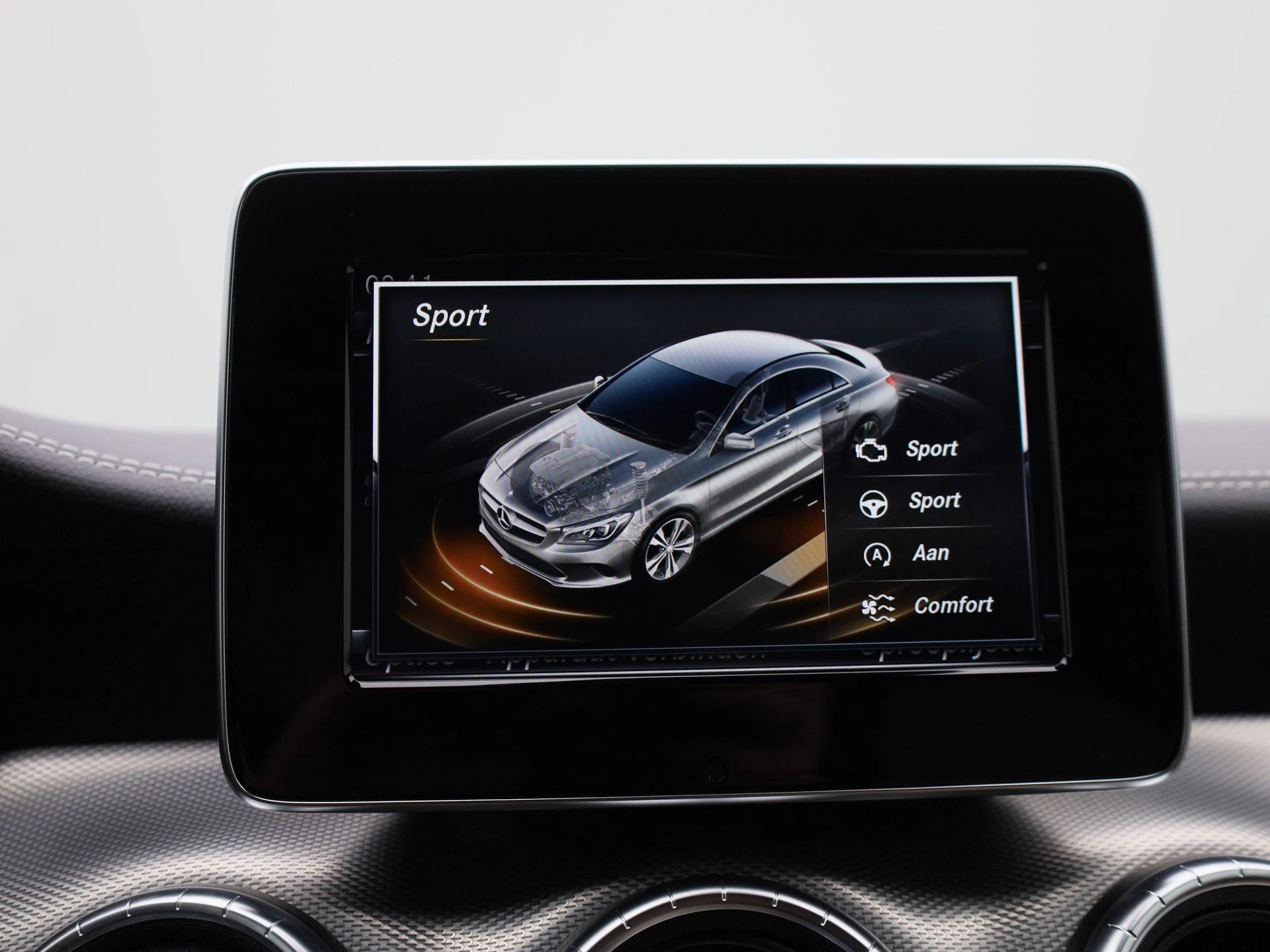 Mercedes-Benz-CLA-image-25