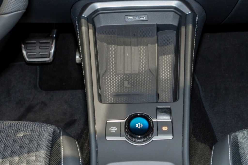 Volkswagen T-Roc 1.5 eTSI DSG R-Line Matrix, Pano