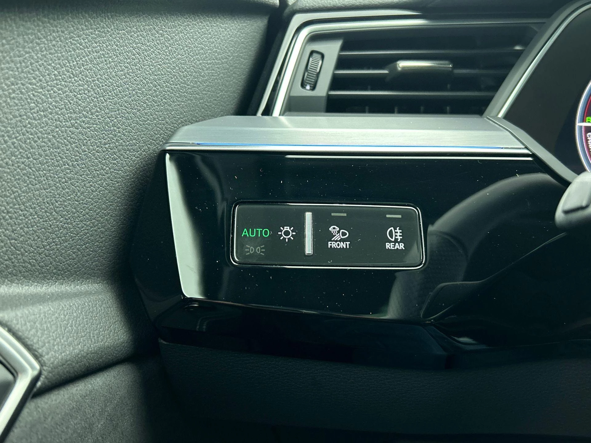 Audi-Q8 e-tron-image-30