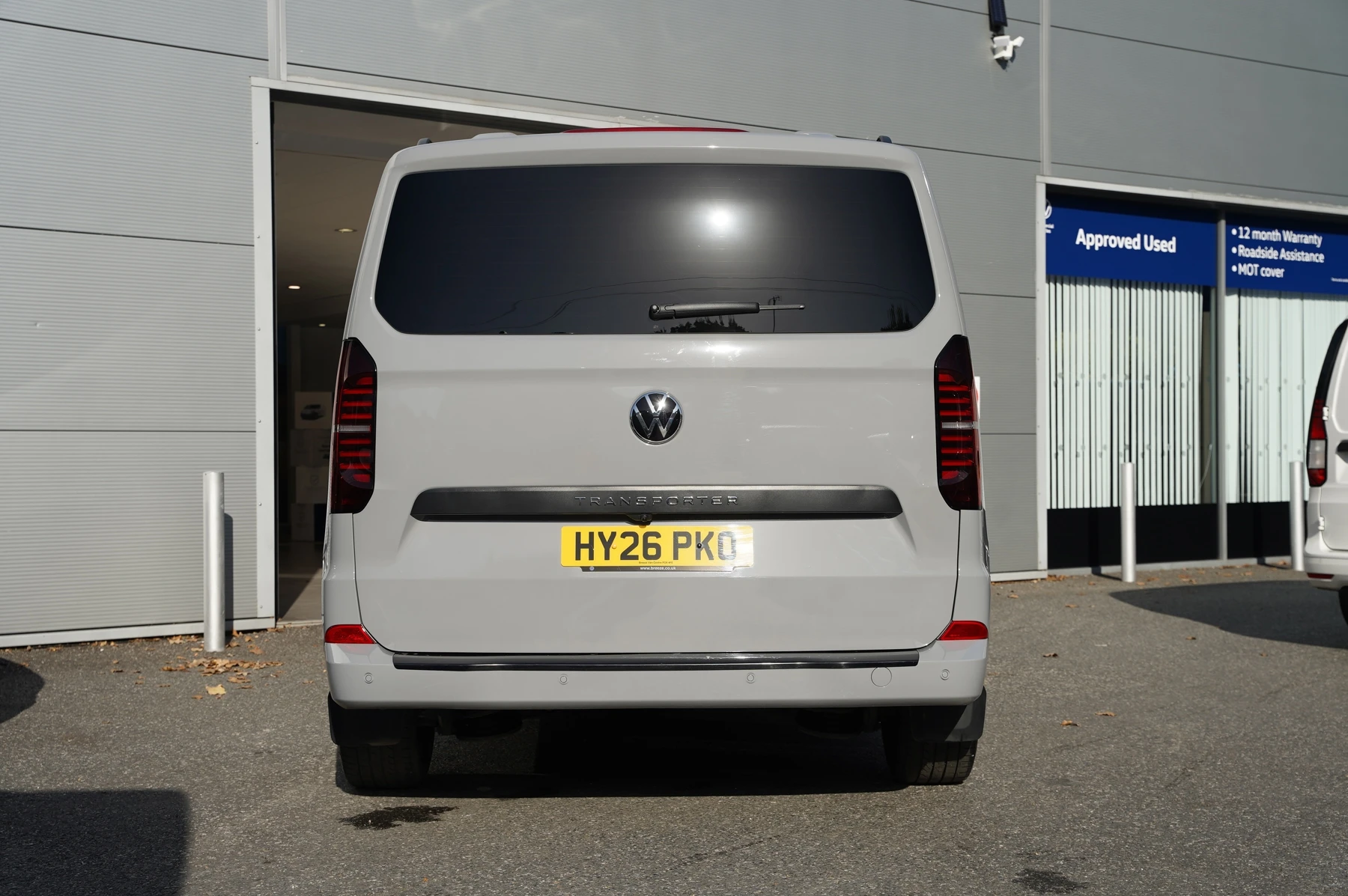 Volkswagen-Transporter-image-9