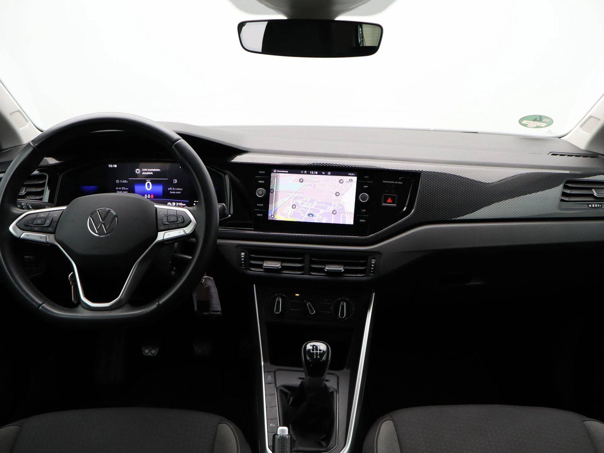 Volkswagen-Polo-image-32