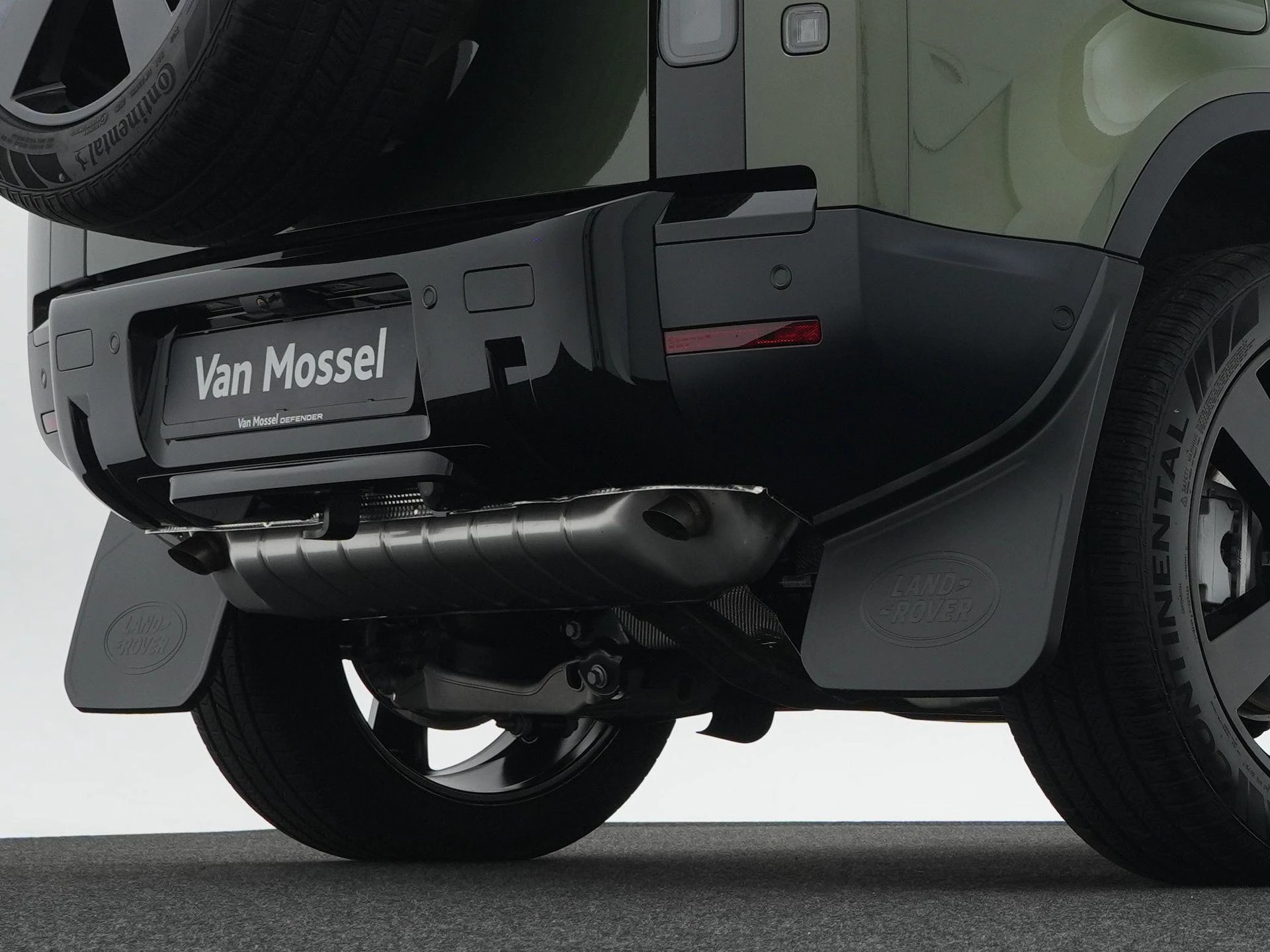 Land Rover-Defender-image-12