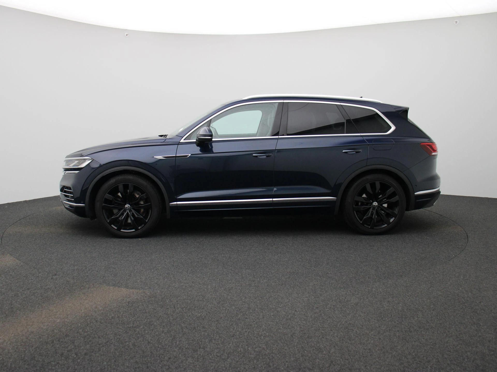 Volkswagen-Touareg-image-3