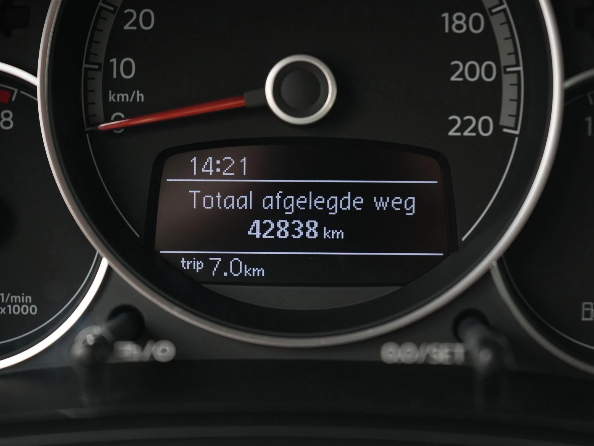 Volkswagen-up!-image-24
