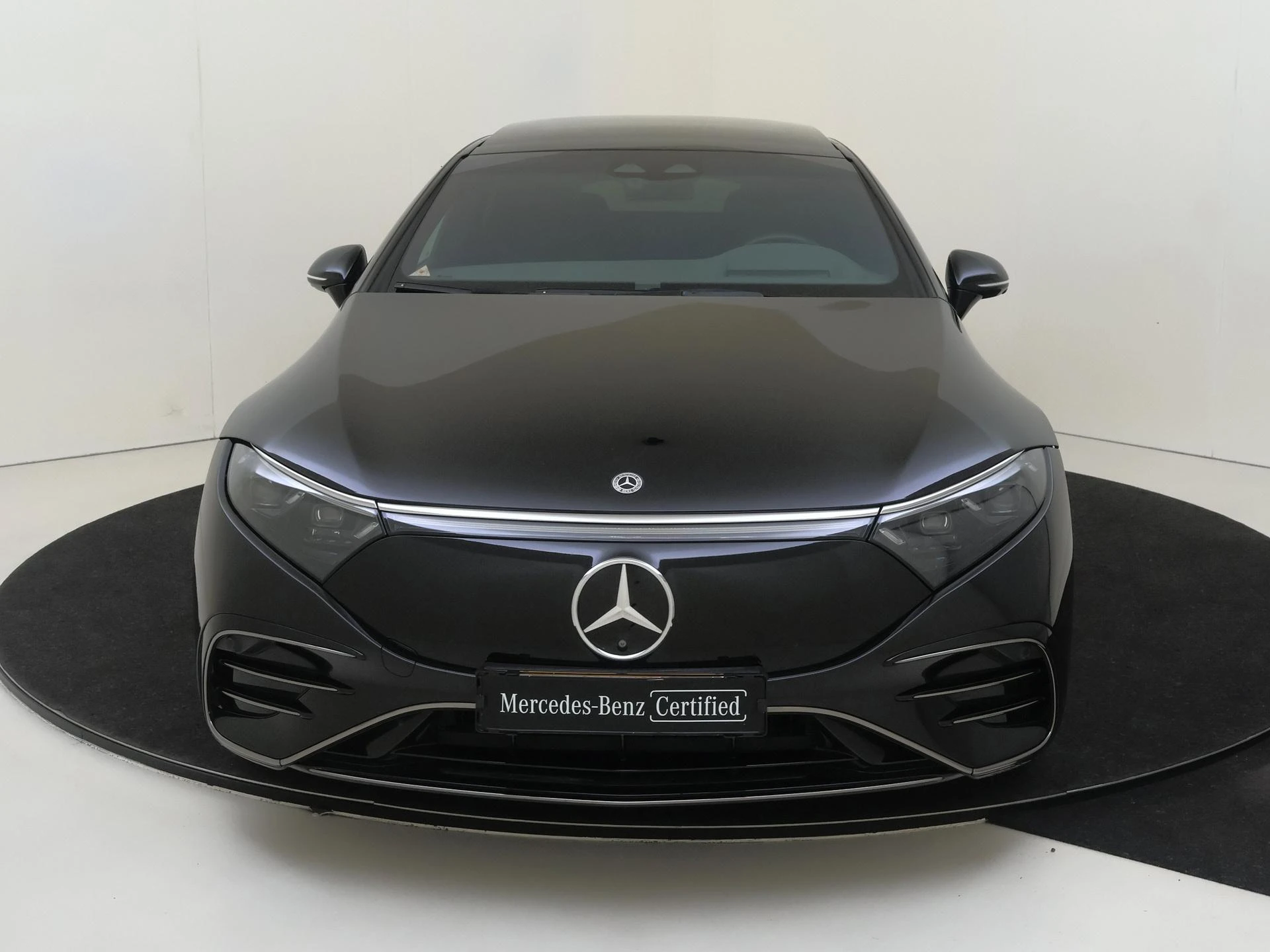 Mercedes-Benz-EQS-image-5
