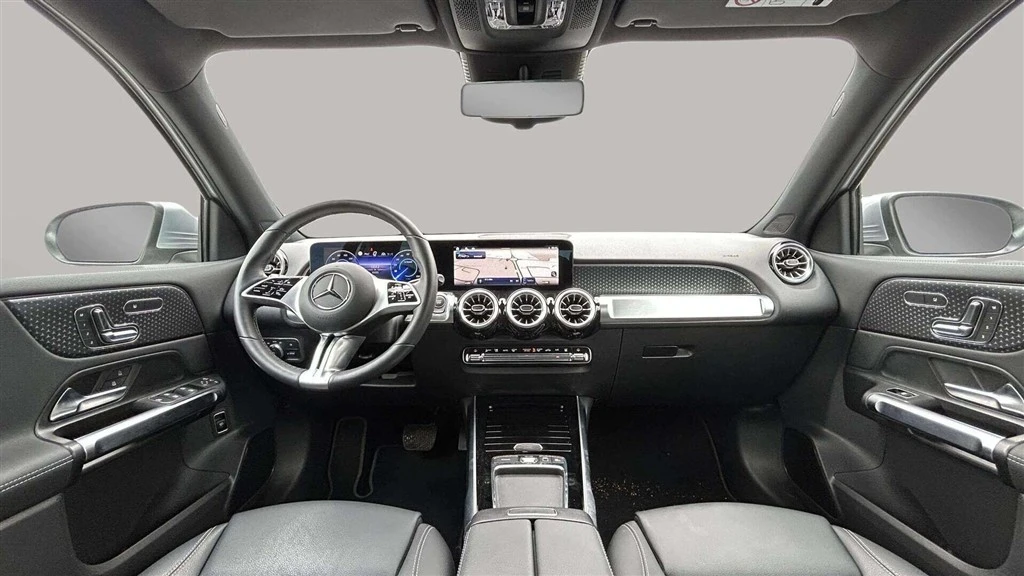 Mercedes-Benz-EQB-image-12