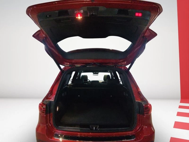 Mercedes-Benz-GLB-image-9