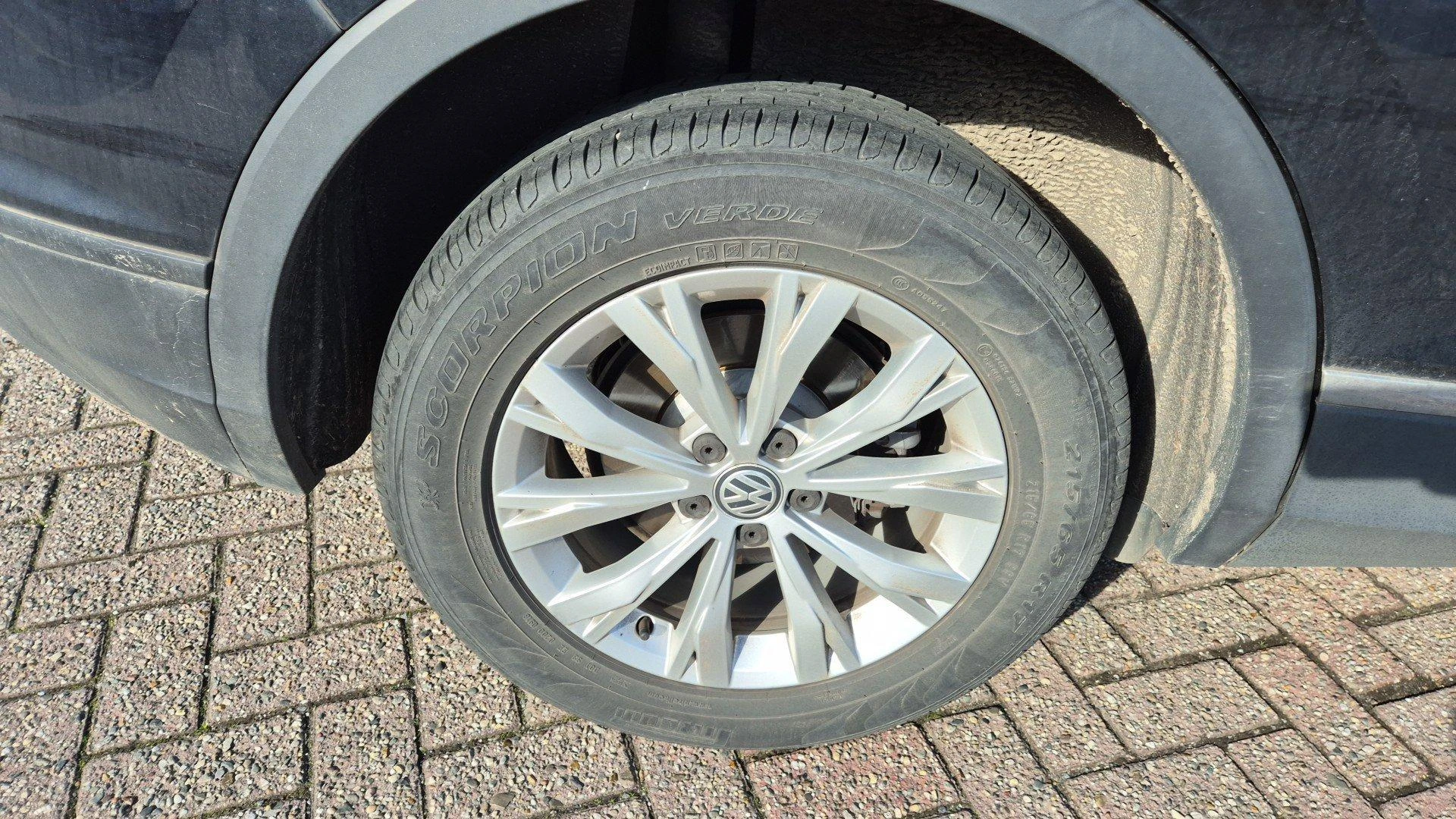 Volkswagen-Tiguan-image-16
