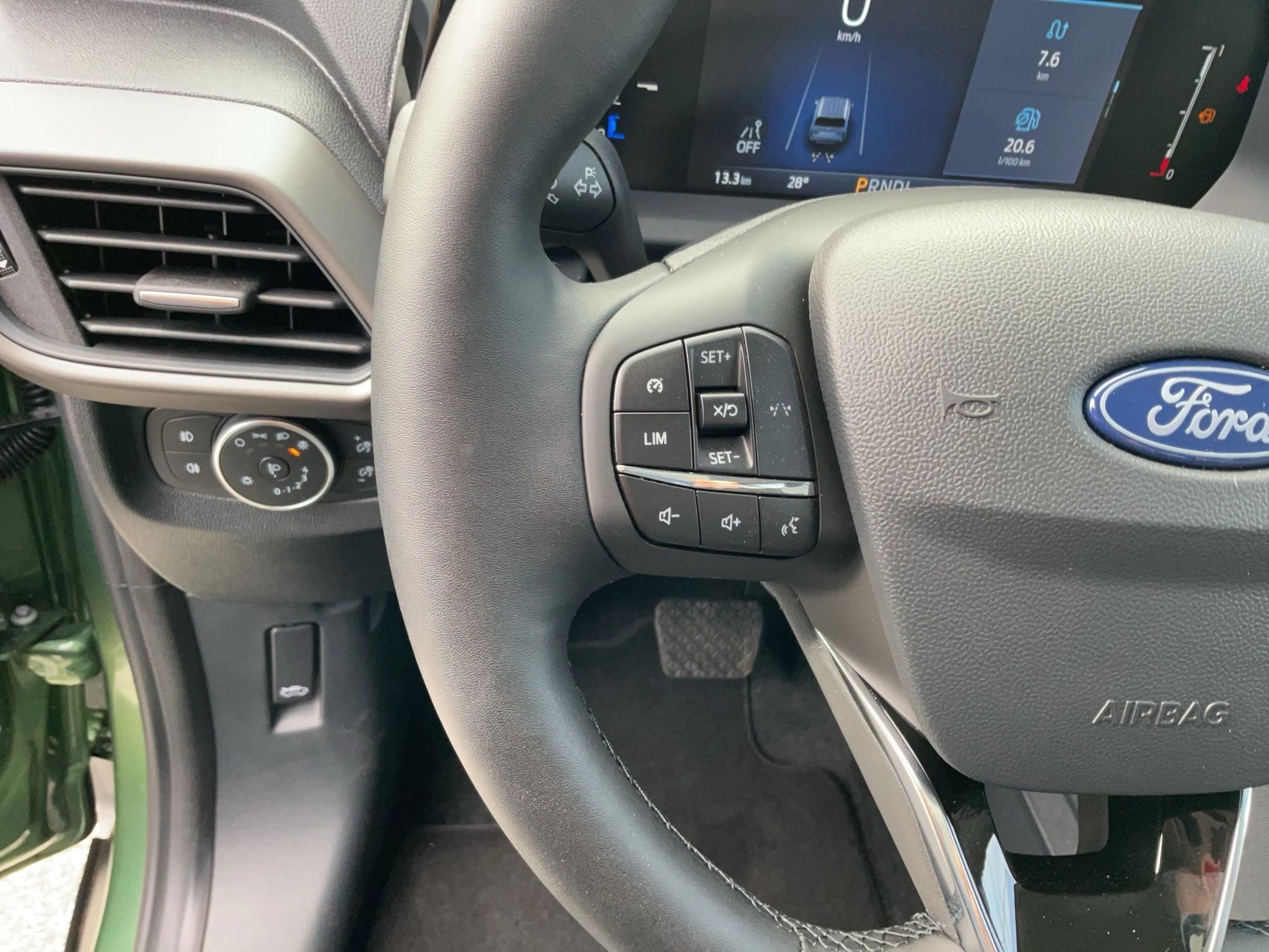 Ford-Tourneo Courier-image-21