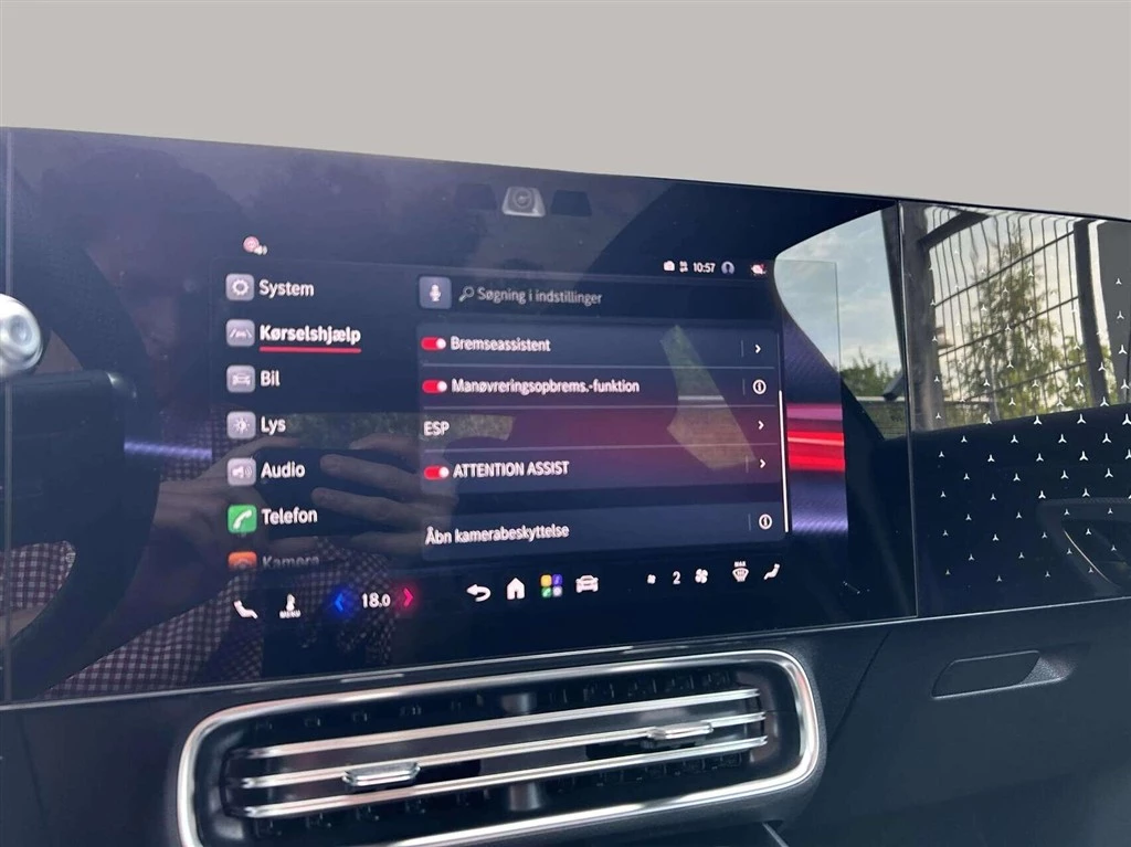 Mercedes-Benz-CLA-image-19