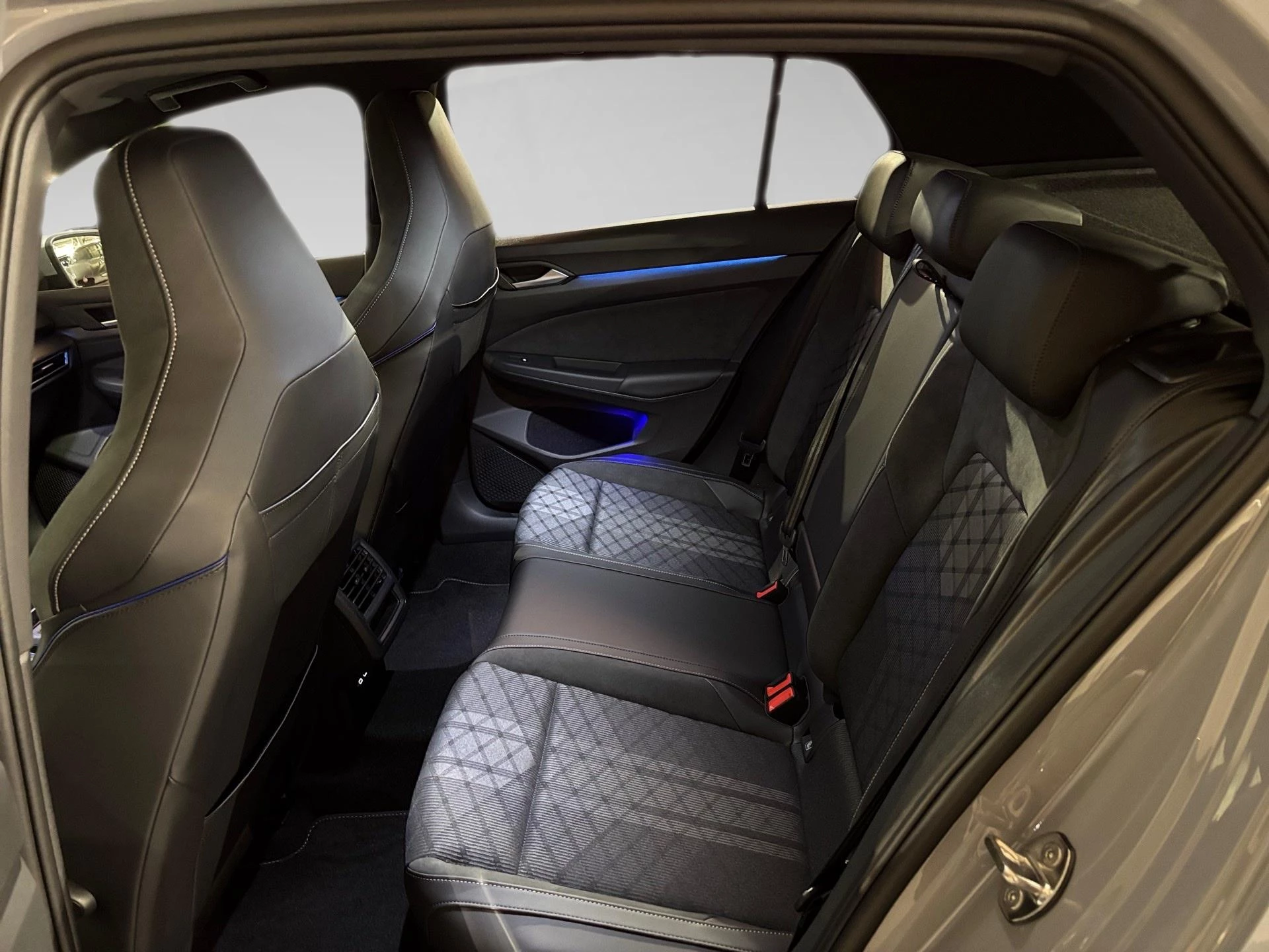 Volkswagen-Golf-image-17