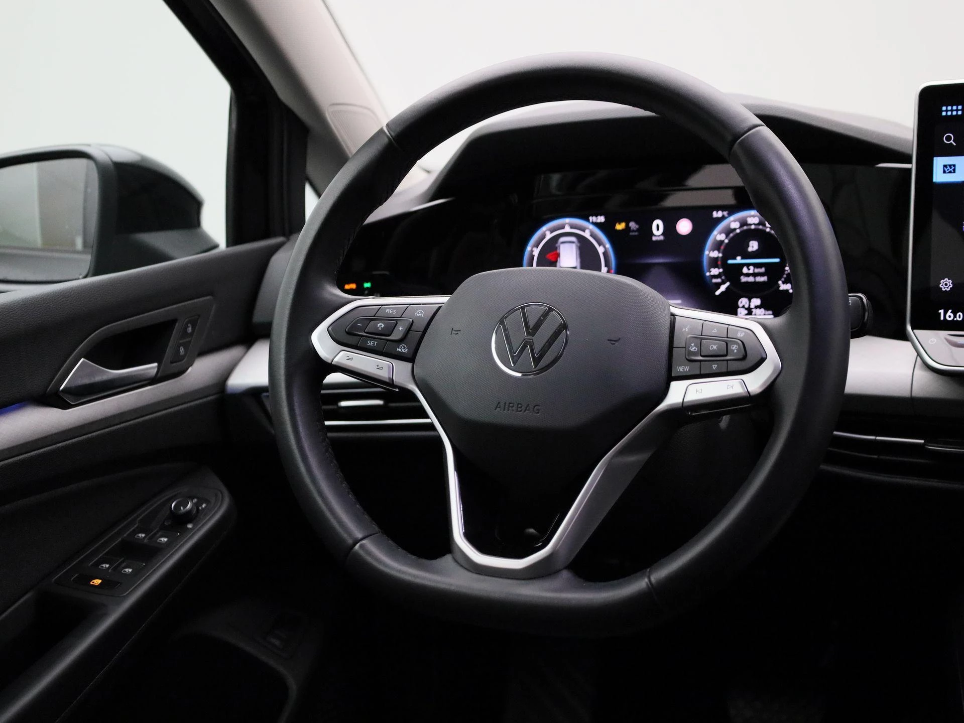 Volkswagen-Golf-image-9