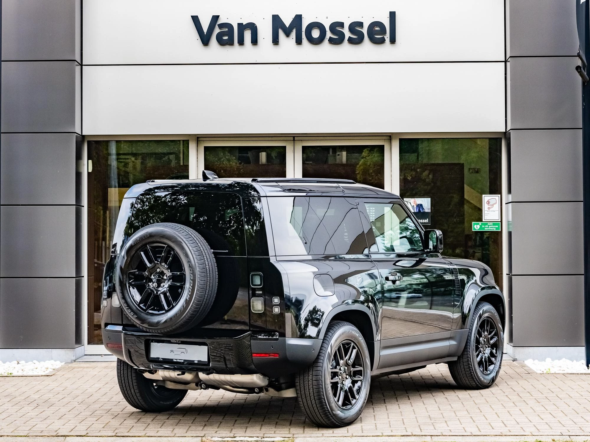 Land Rover Defender 90 D200 S AWD Auto. 26MY