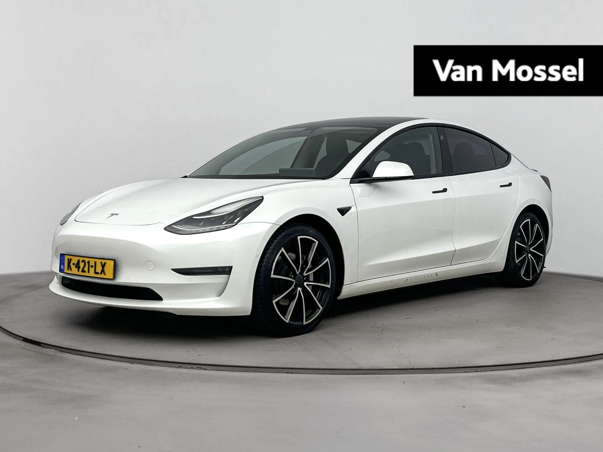 Tesla-Model 3-image-0