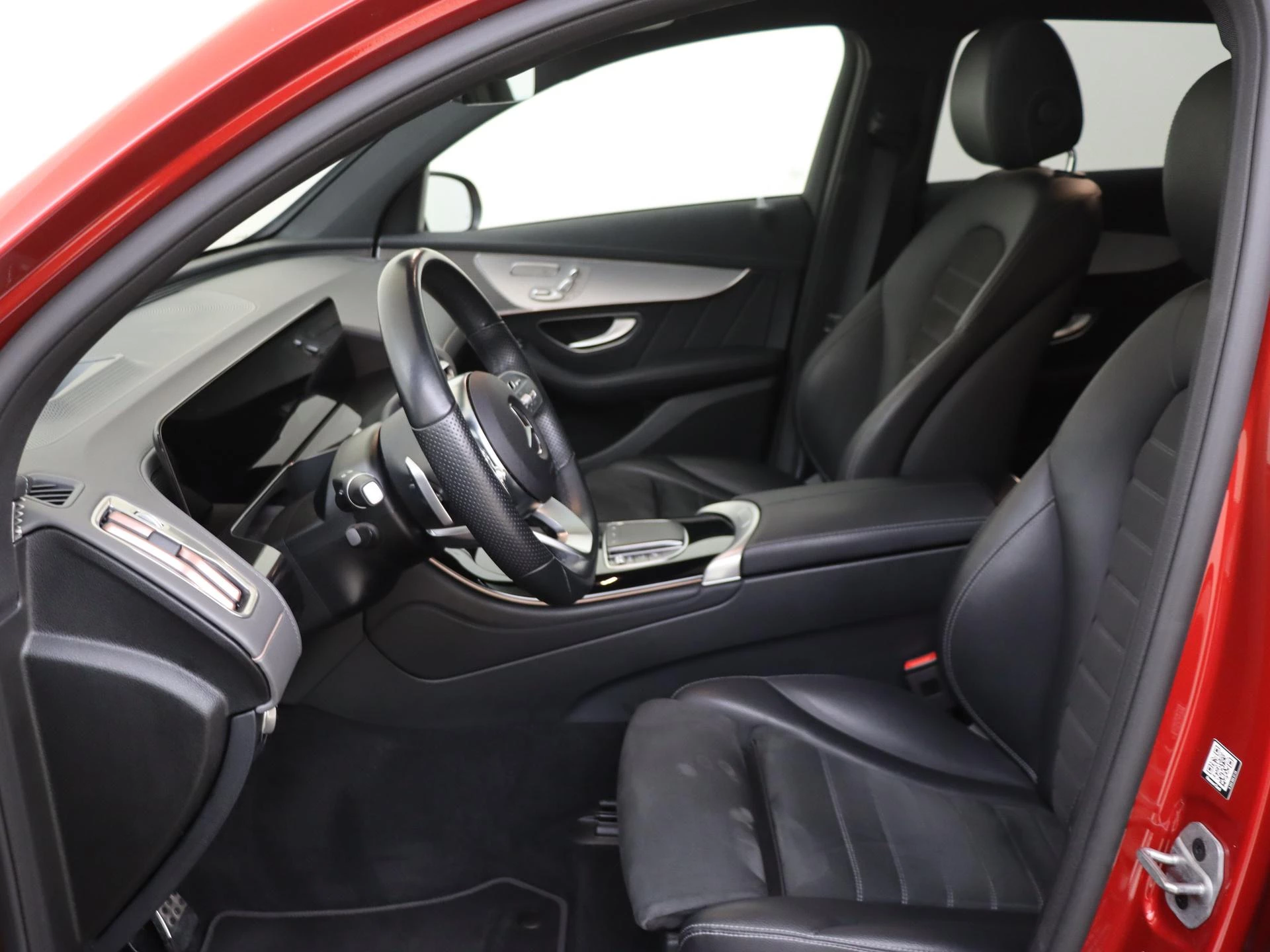 Mercedes-Benz-EQC-image-13