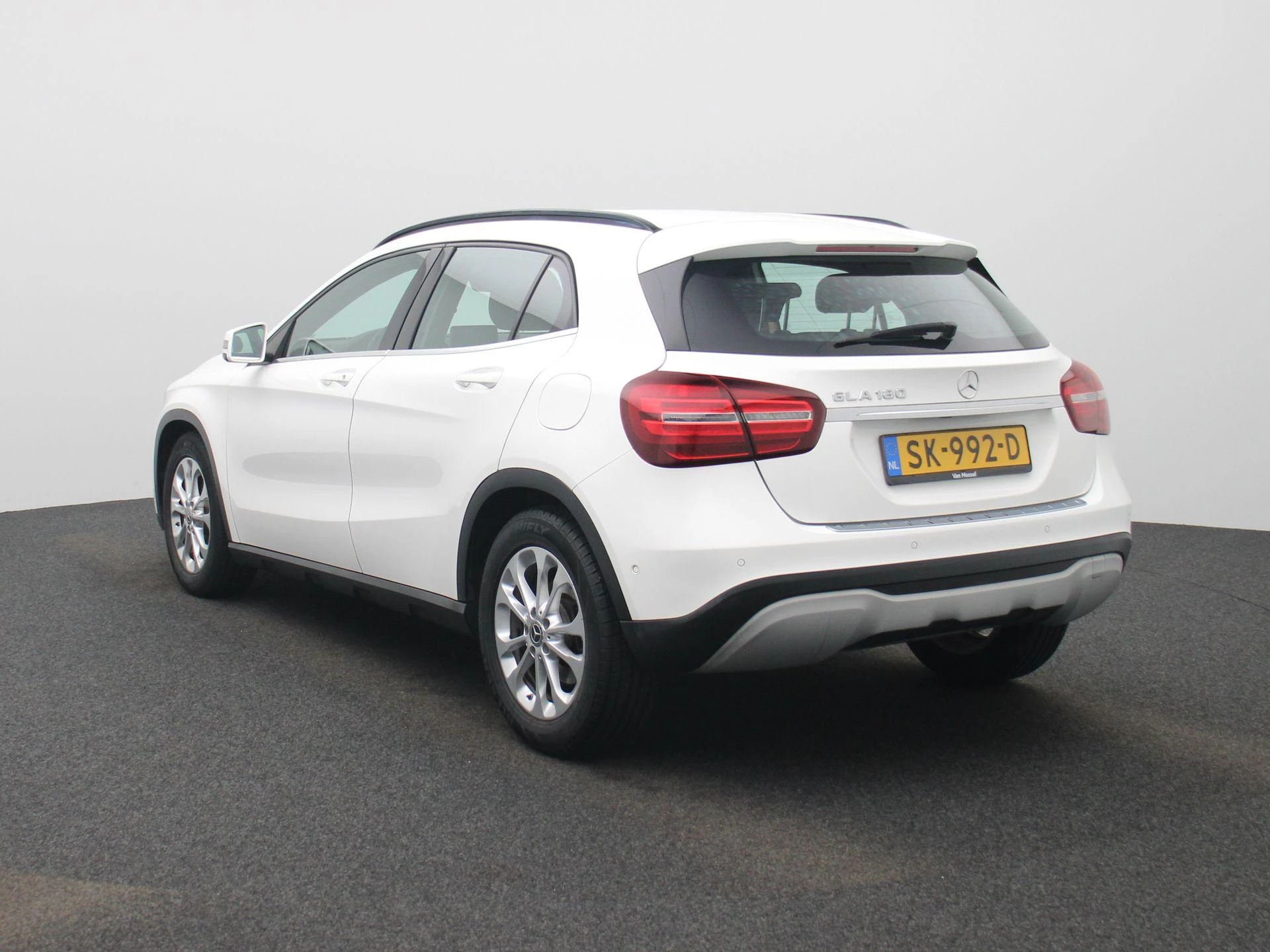 Mercedes-Benz-GLA-image-1