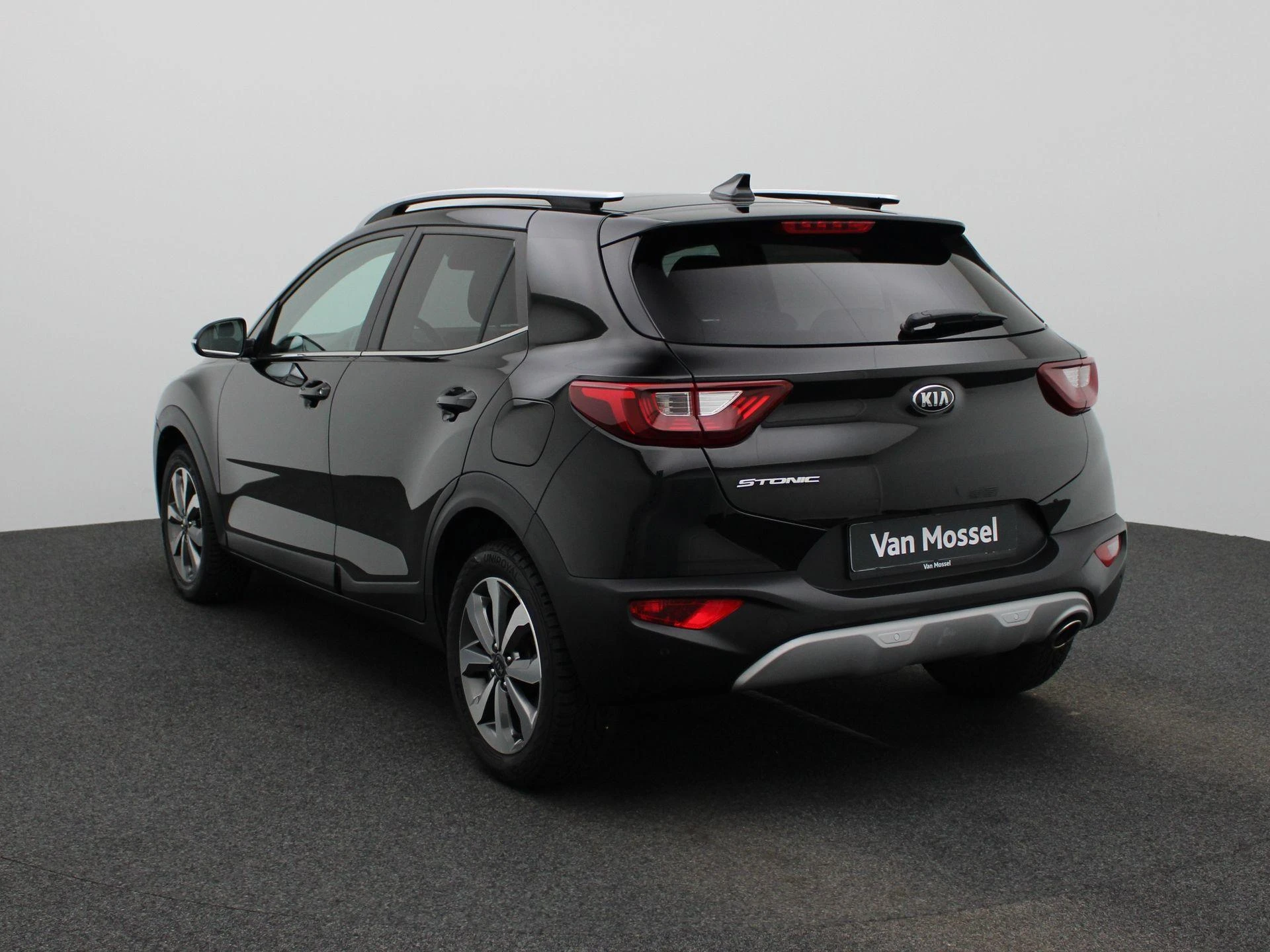 Kia-Stonic-image-1