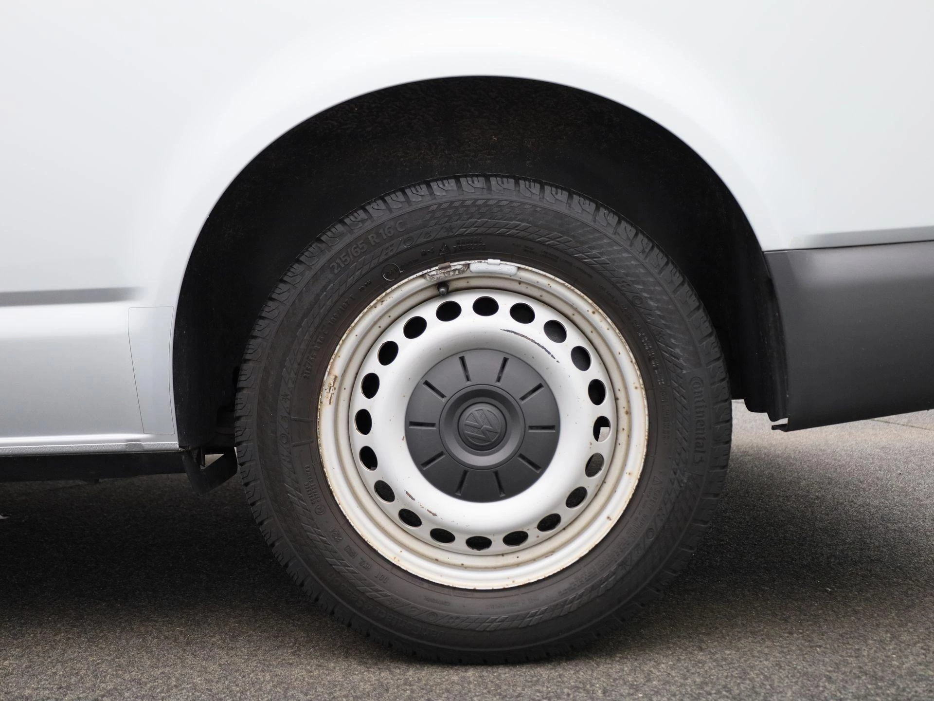 Volkswagen-Transporter-image-17