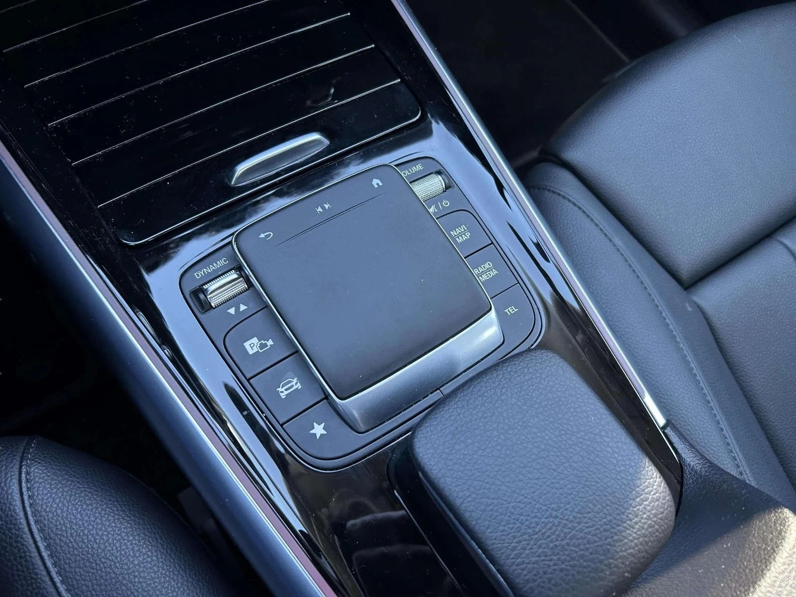 Mercedes-Benz-EQA-image-11