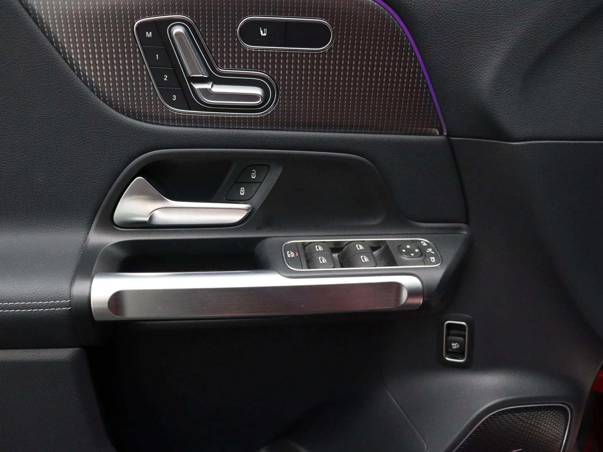 Mercedes-Benz EQB 350 4MATIC AMG Line + LEDER + PANO + BURMESTER + HEAD UP + CARPLAY +