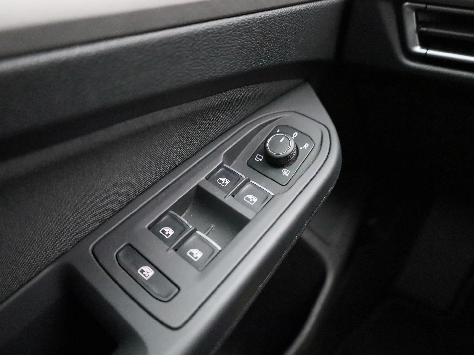 Volkswagen-Golf-image-20
