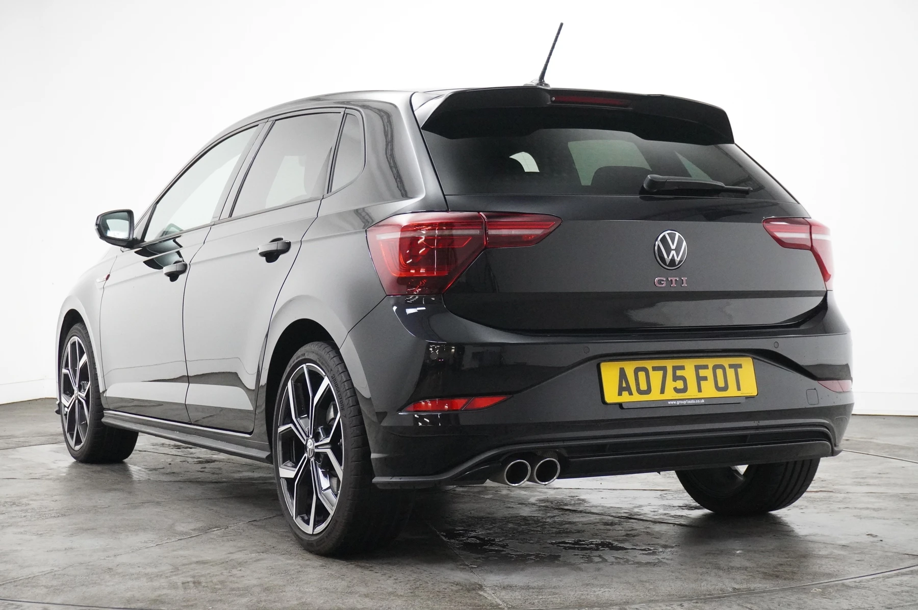 Volkswagen-Polo-image-2