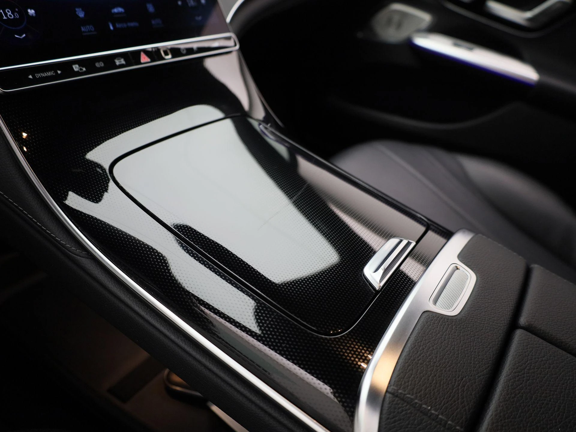 Mercedes-Benz-EQE-image-43