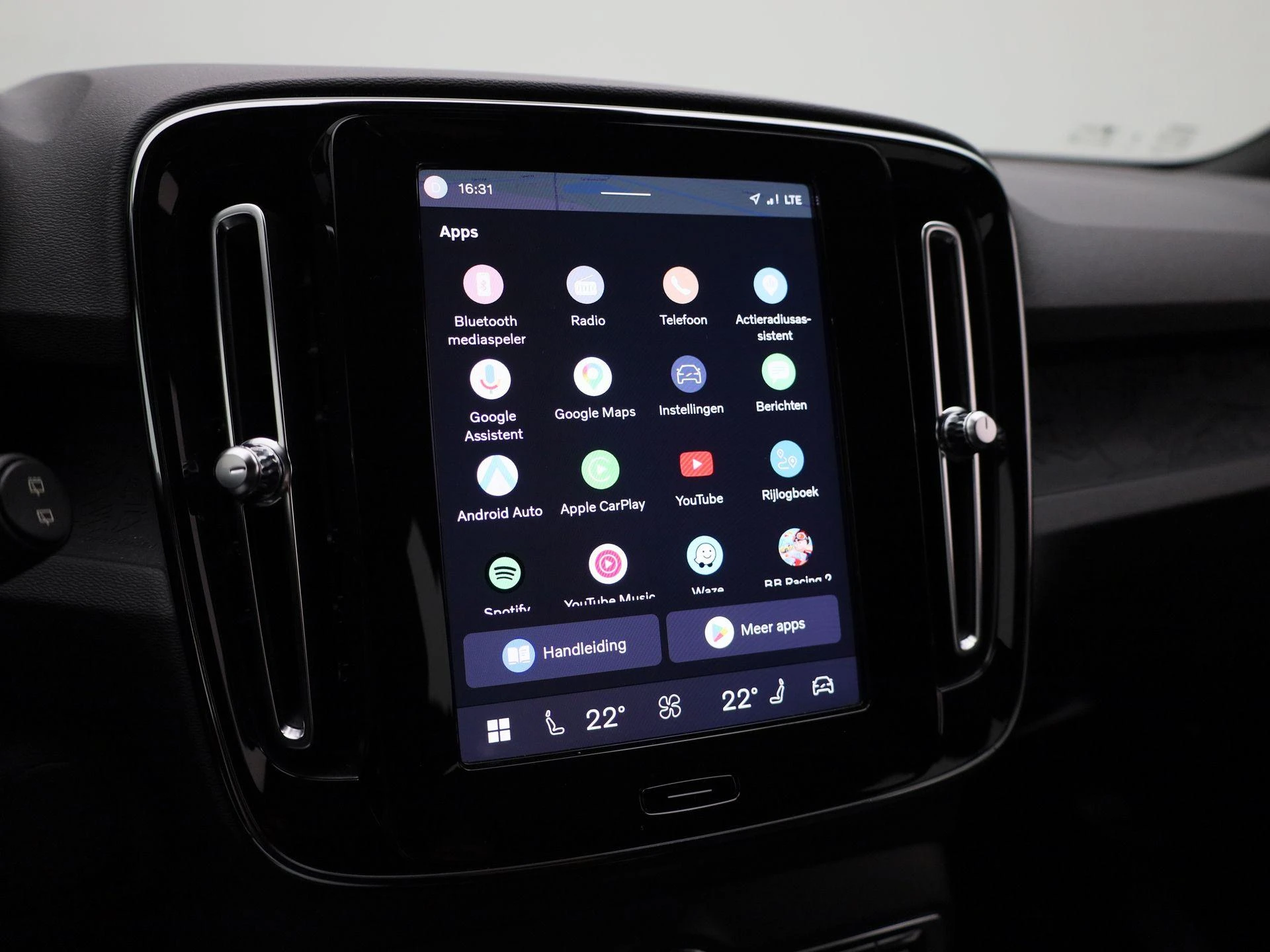 Volvo-XC40-image-22