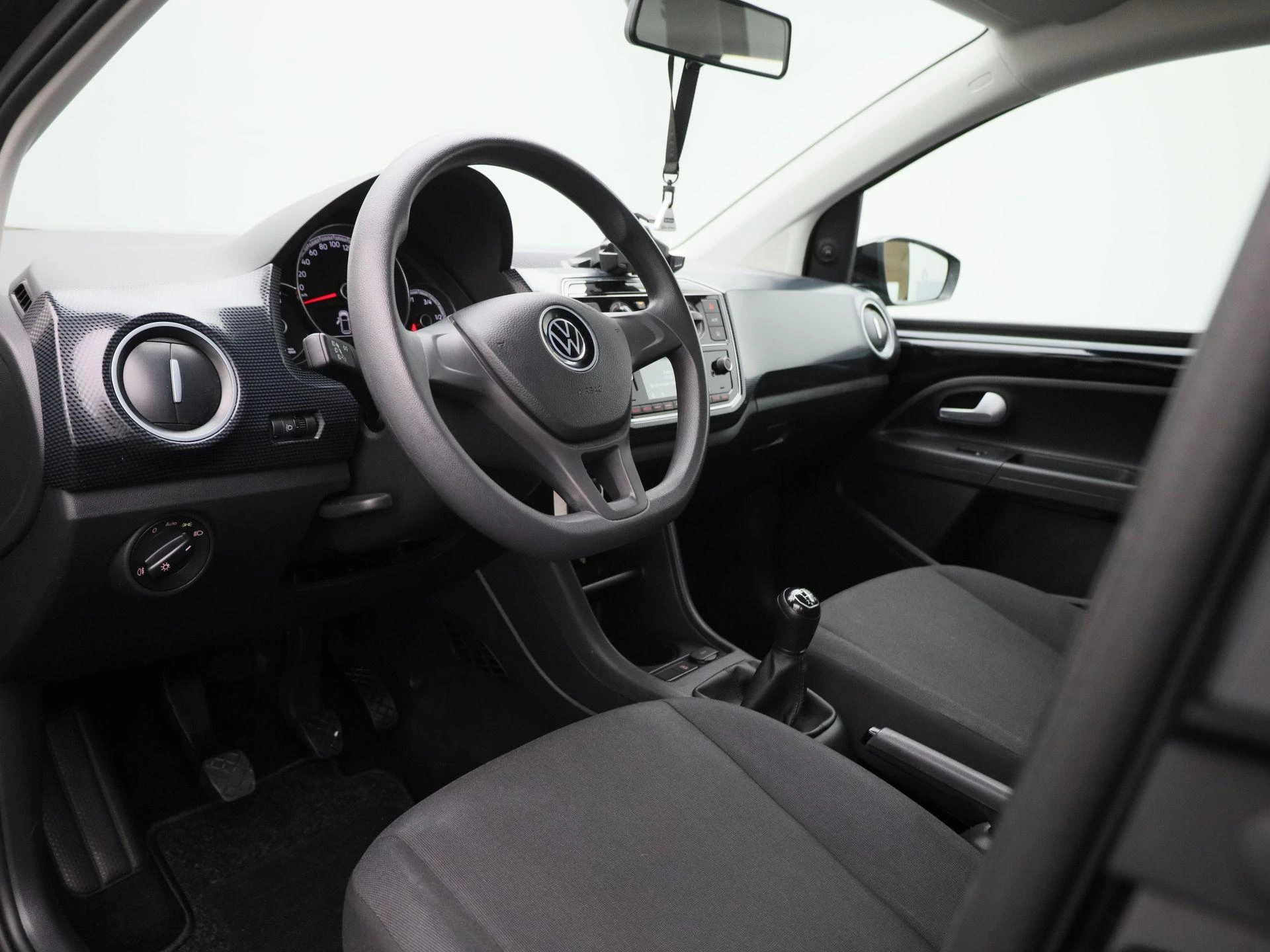 Volkswagen-up!-image-22