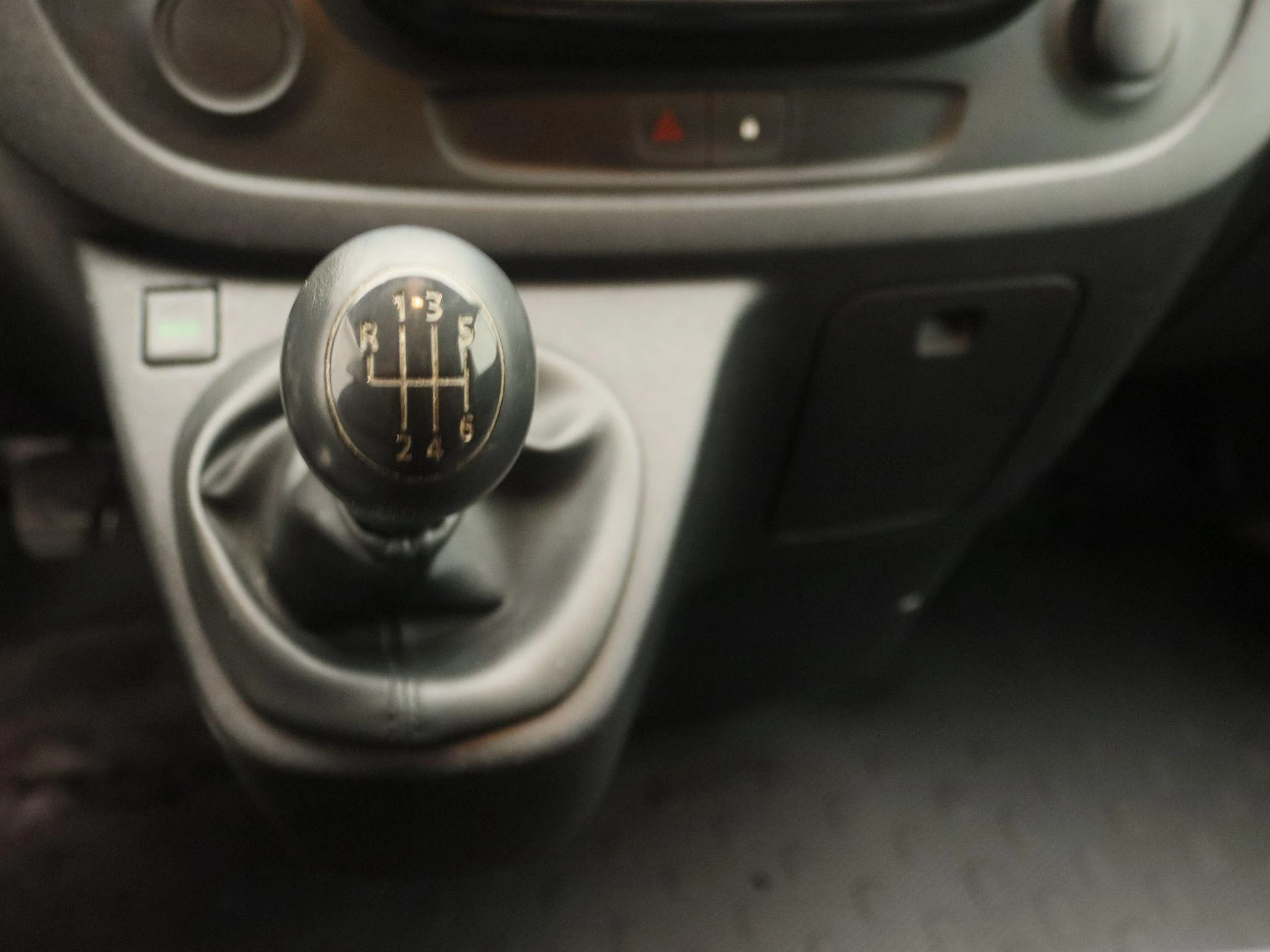 Opel-Vivaro-image-9