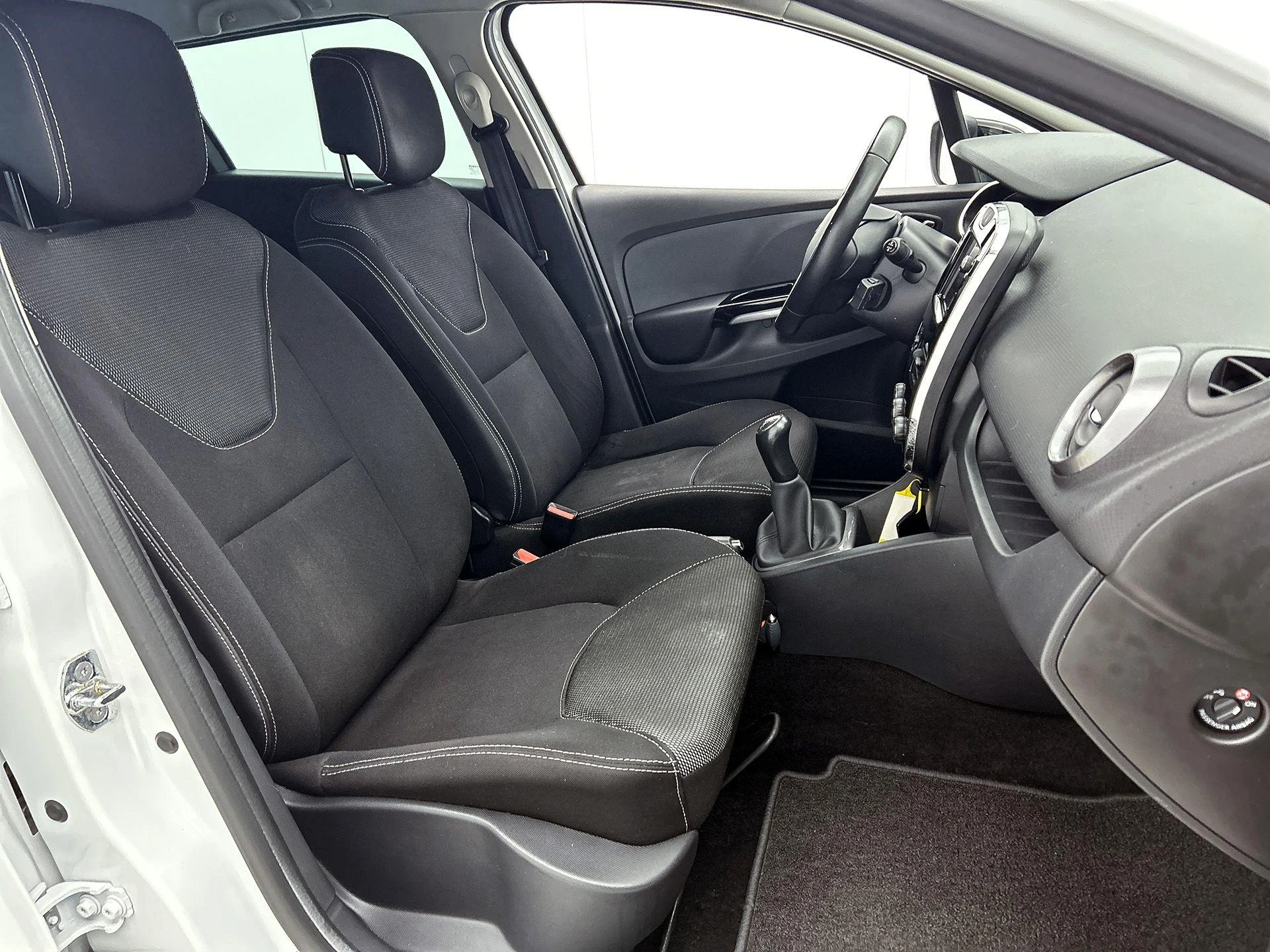 Renault-Clio-image-29