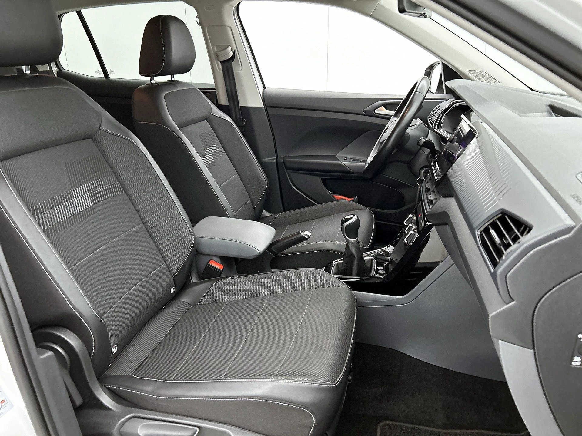 Volkswagen-T-Cross-image-34
