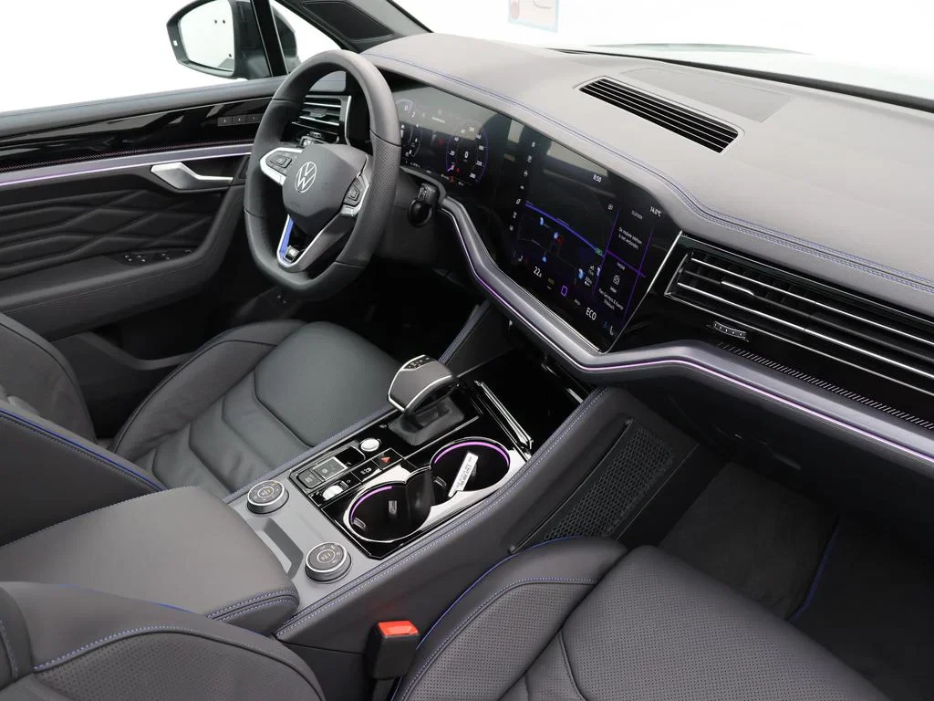 Volkswagen-Touareg-image-2