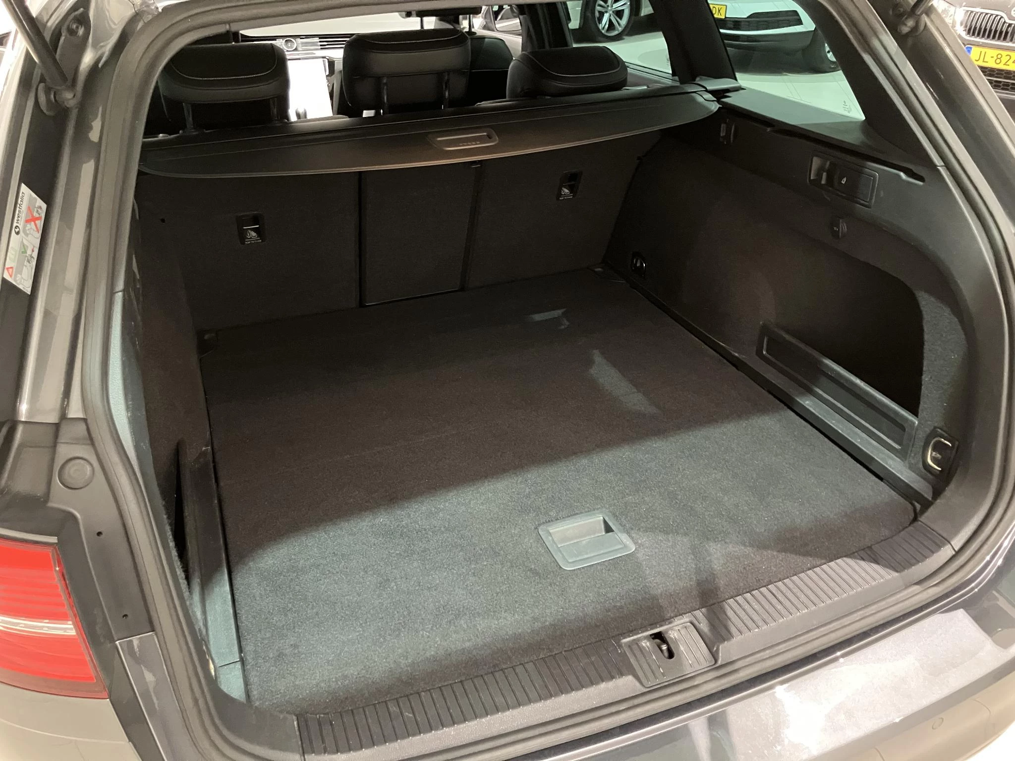 Volkswagen-Passat-image-6