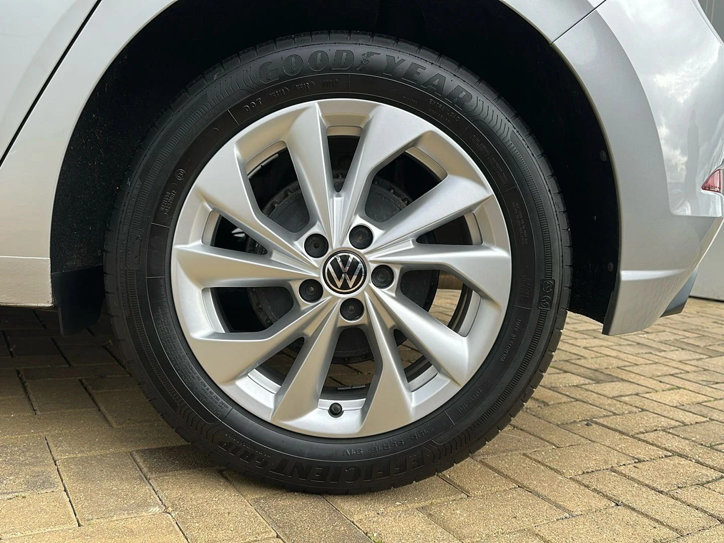 Volkswagen-Polo-image-7