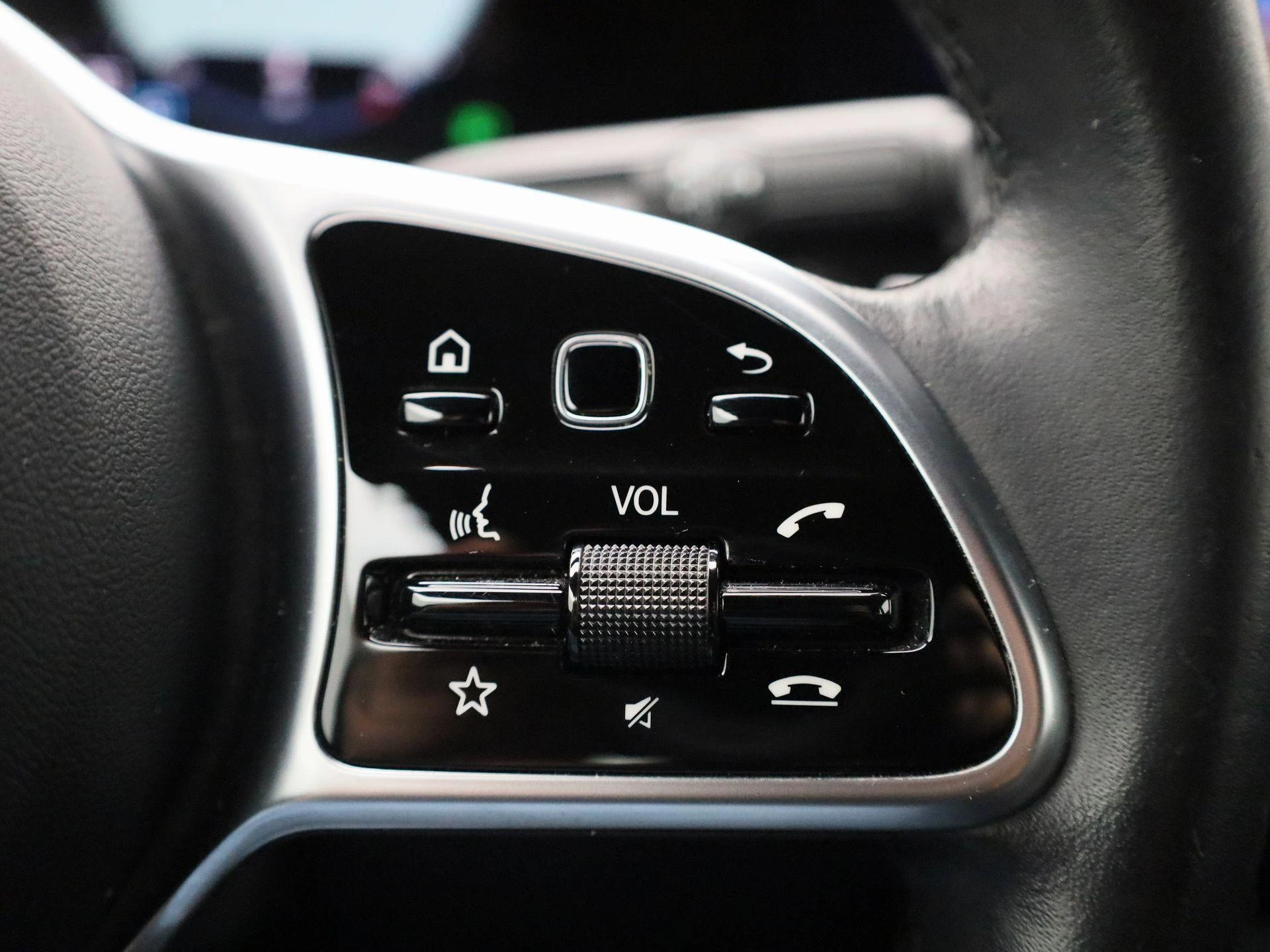 Mercedes-Benz-CLA-image-23