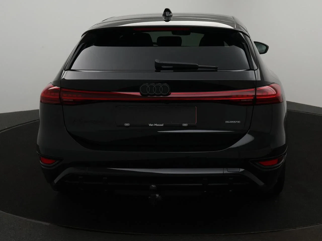 Audi-A6 Avant e-tron-image-8