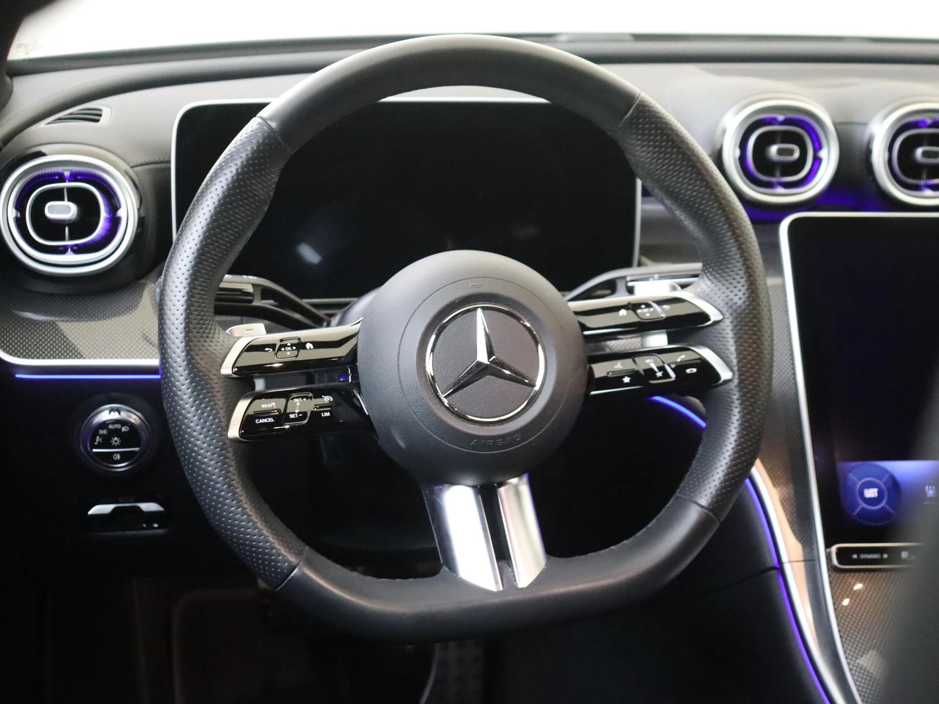 Mercedes-Benz-C-Klasse-image-9