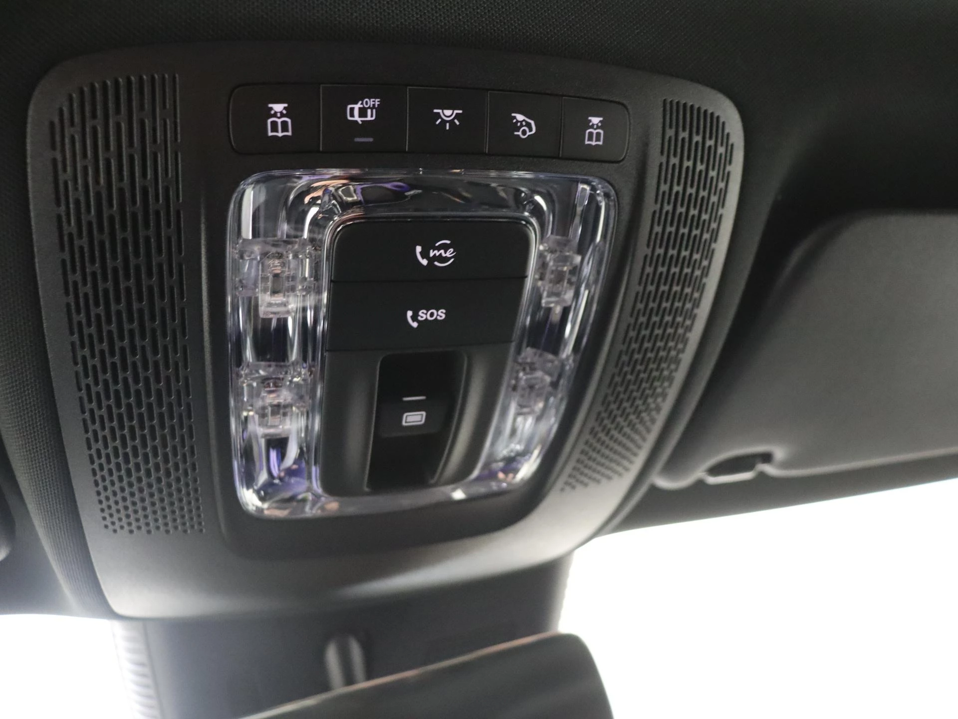 Mercedes-Benz-GLA-image-22