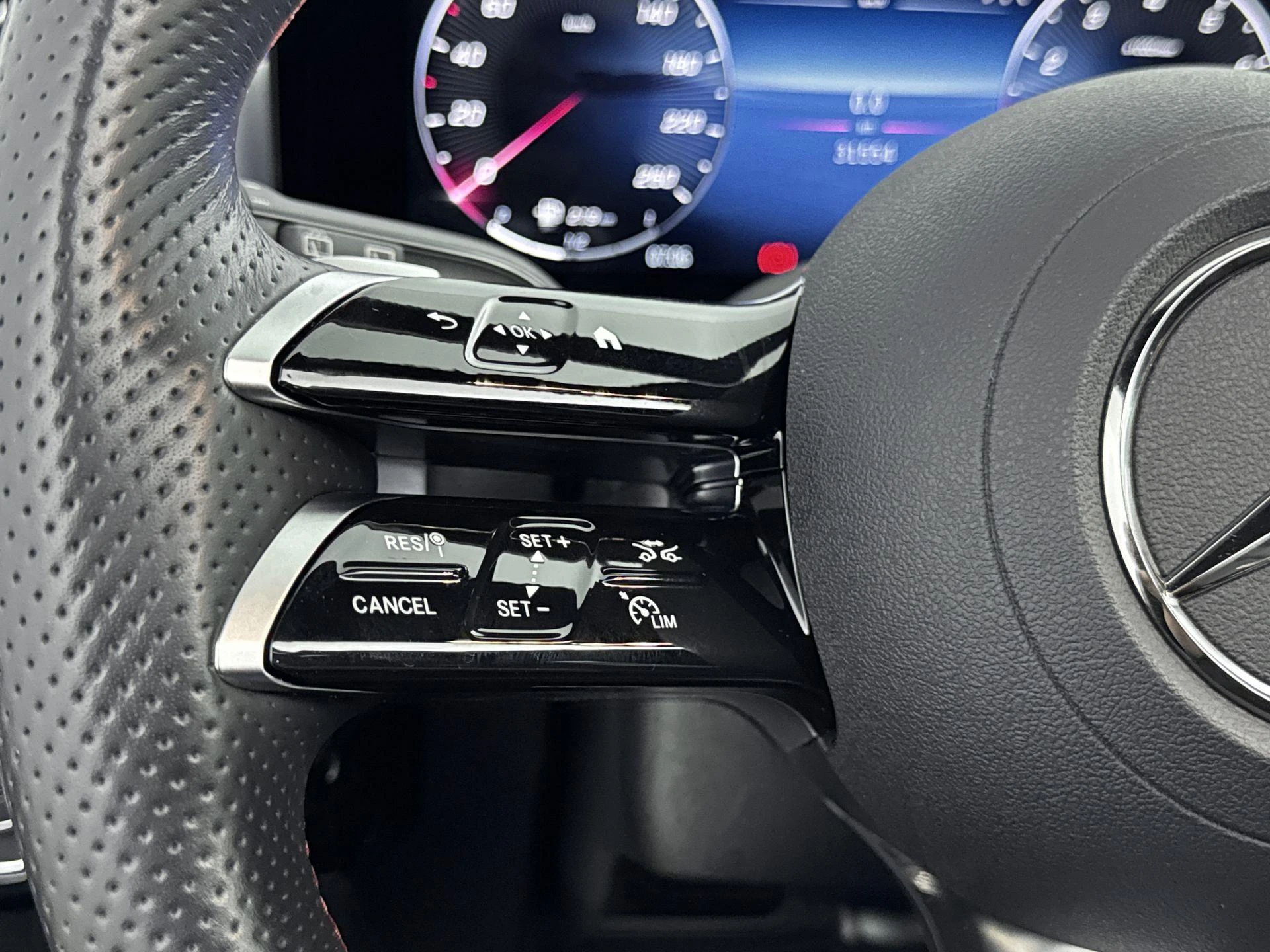 Mercedes-Benz-CLA-image-5