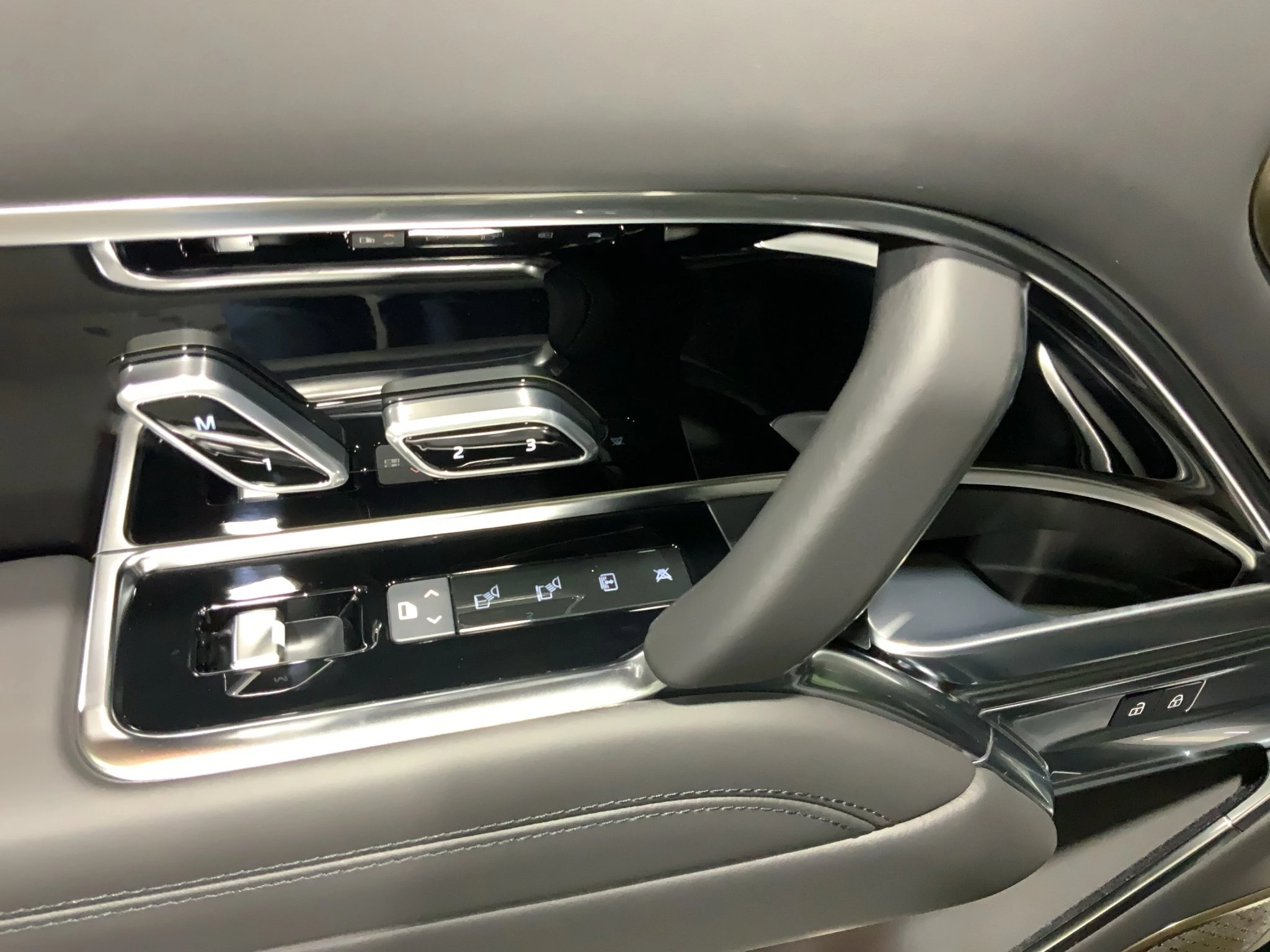 Land Rover-Range Rover-image-20