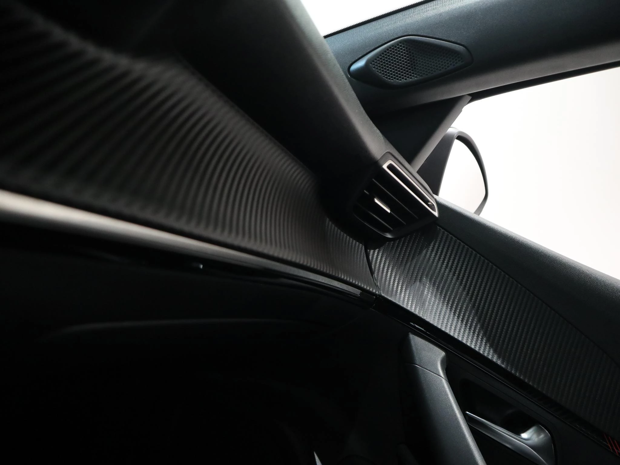 Peugeot-e-2008-image-16
