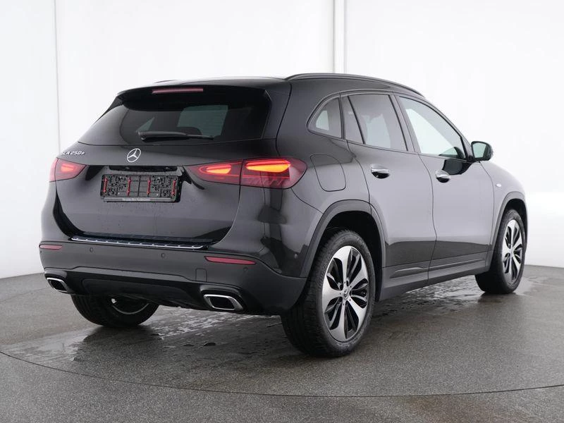 Mercedes-Benz-GLA-image-2